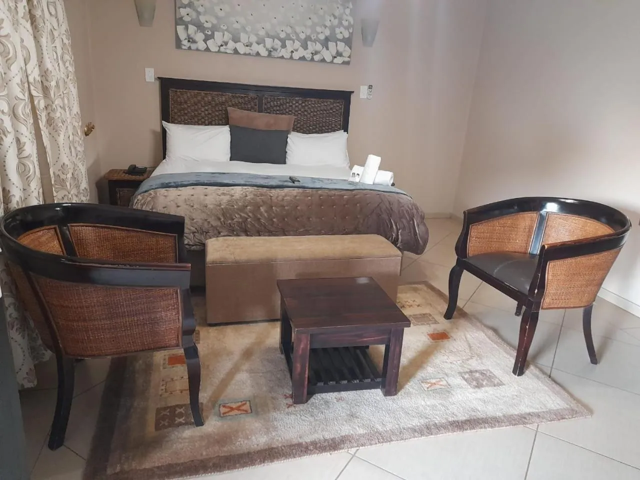 Bed in Nongoma Lodge & Inn CC
