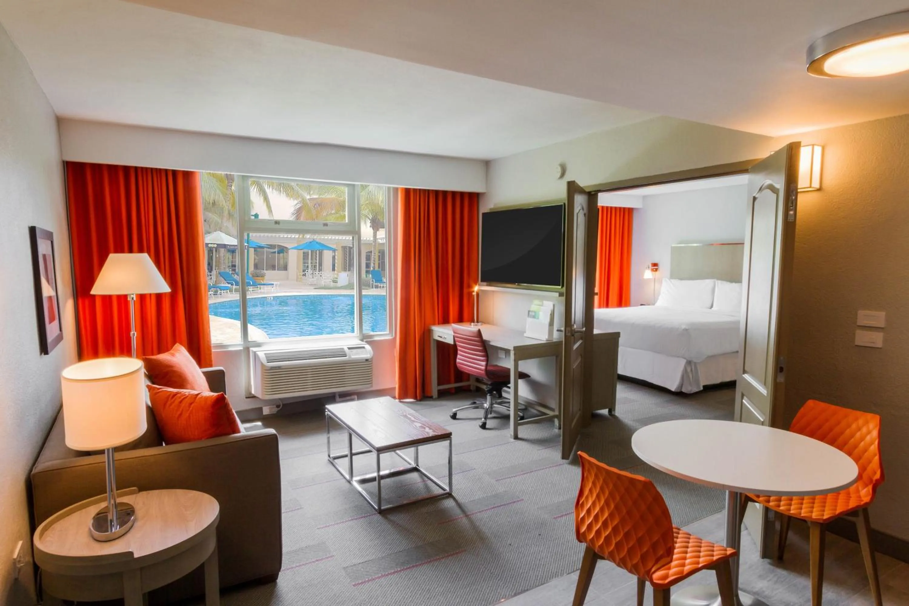 Photo of the whole room, Bed in Four Points by Sheraton Caguas Real