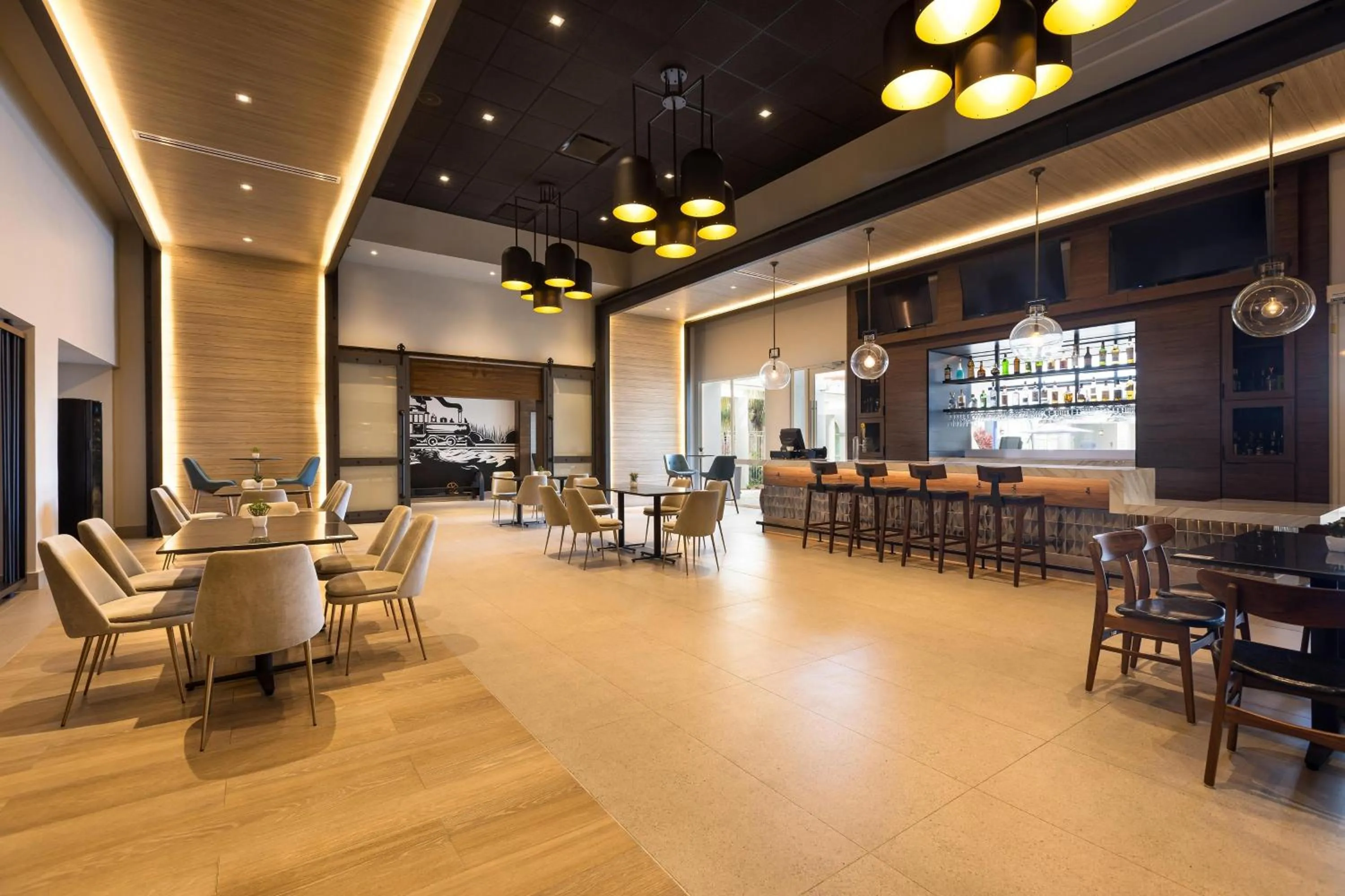 Restaurant/places to eat in Four Points by Sheraton Caguas Real