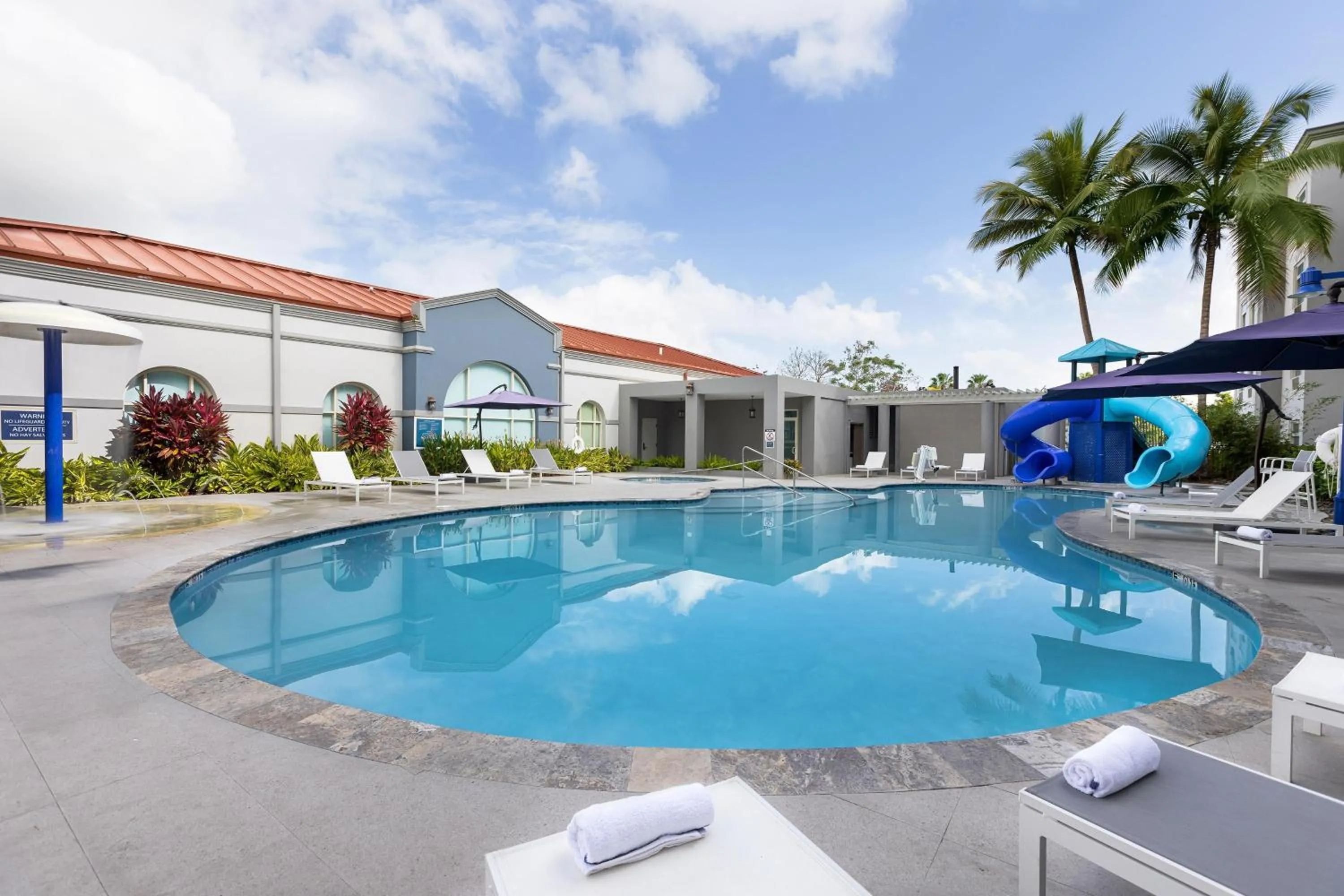 Swimming pool in Four Points by Sheraton Caguas Real