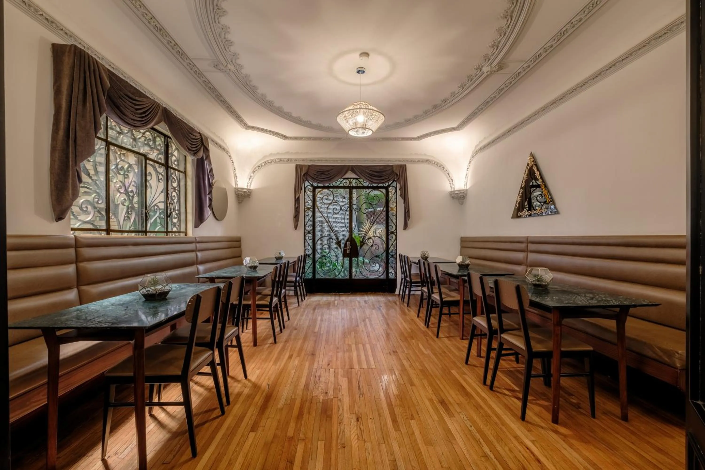 Pug Seal Polanco Allan Poe