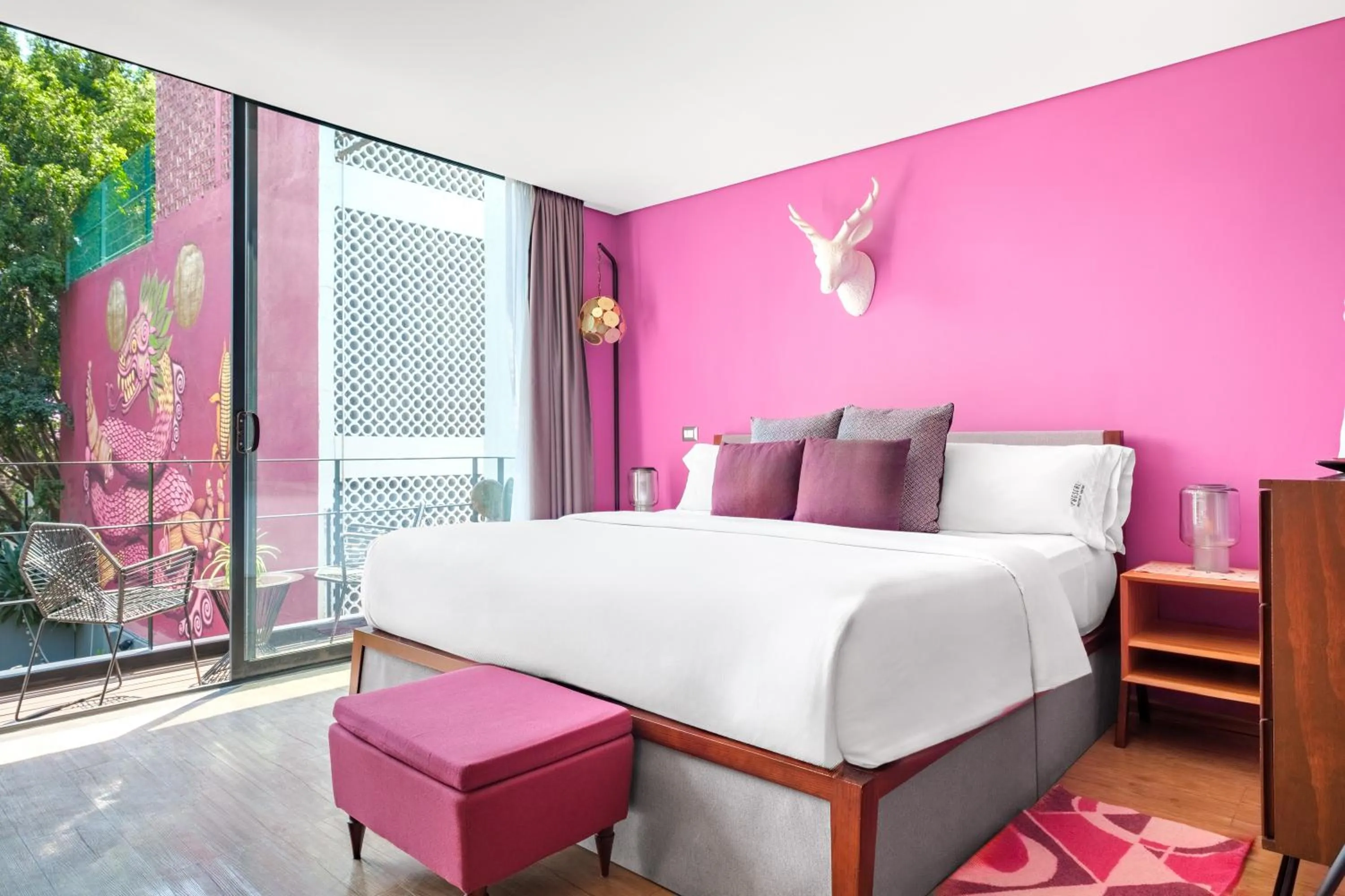 Bed in Pug Seal Polanco Allan Poe