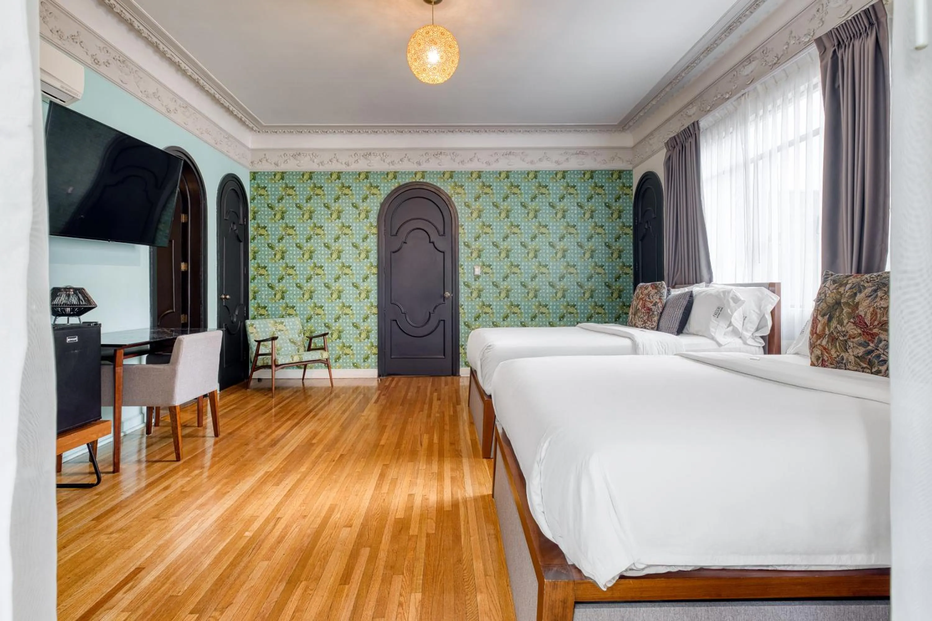 Bed in Pug Seal Polanco Allan Poe