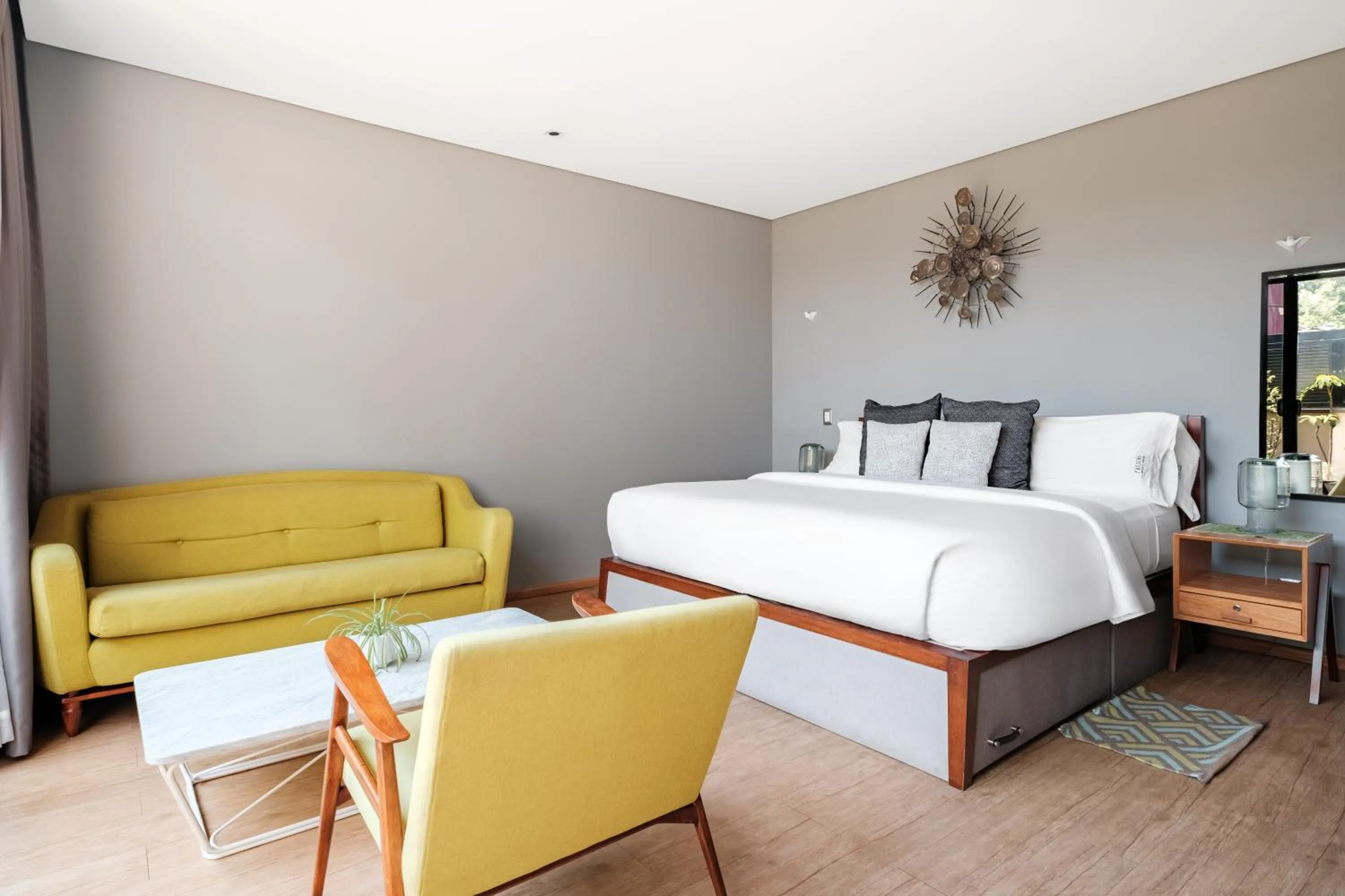 Bed in Pug Seal Polanco Allan Poe