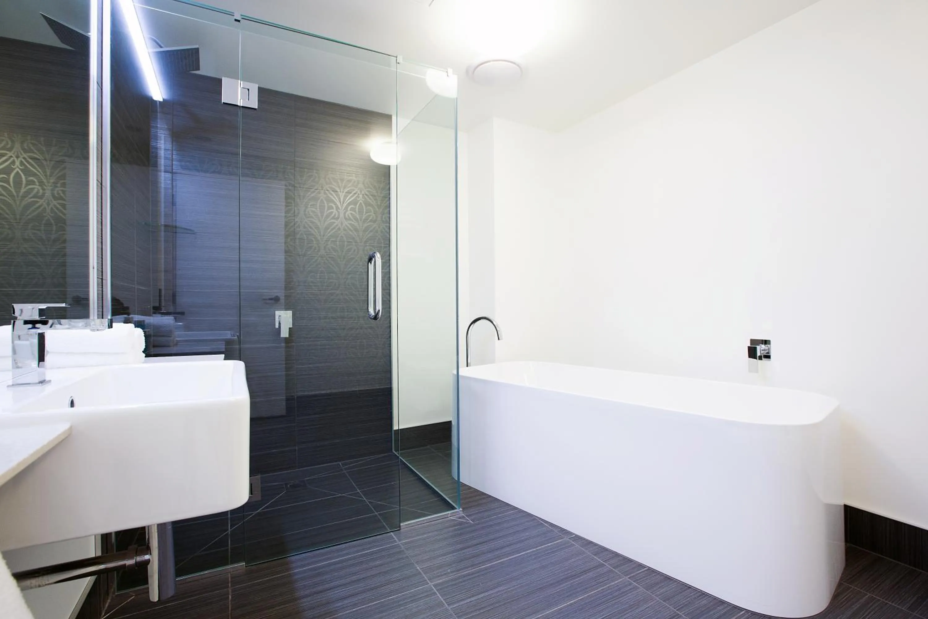 Bathroom in Novotel New Plymouth Taranaki