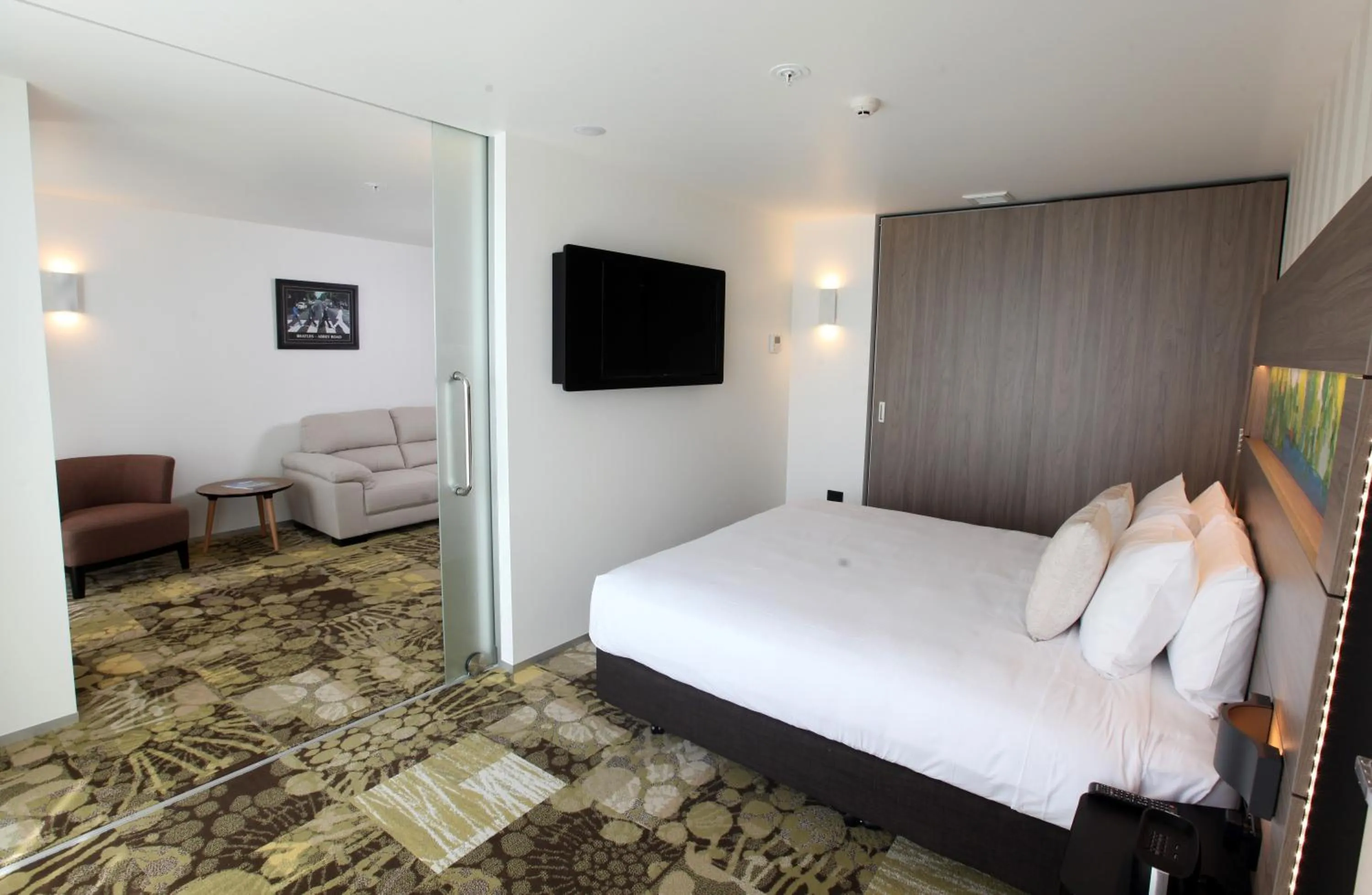 Bedroom, Bed in Novotel New Plymouth Taranaki