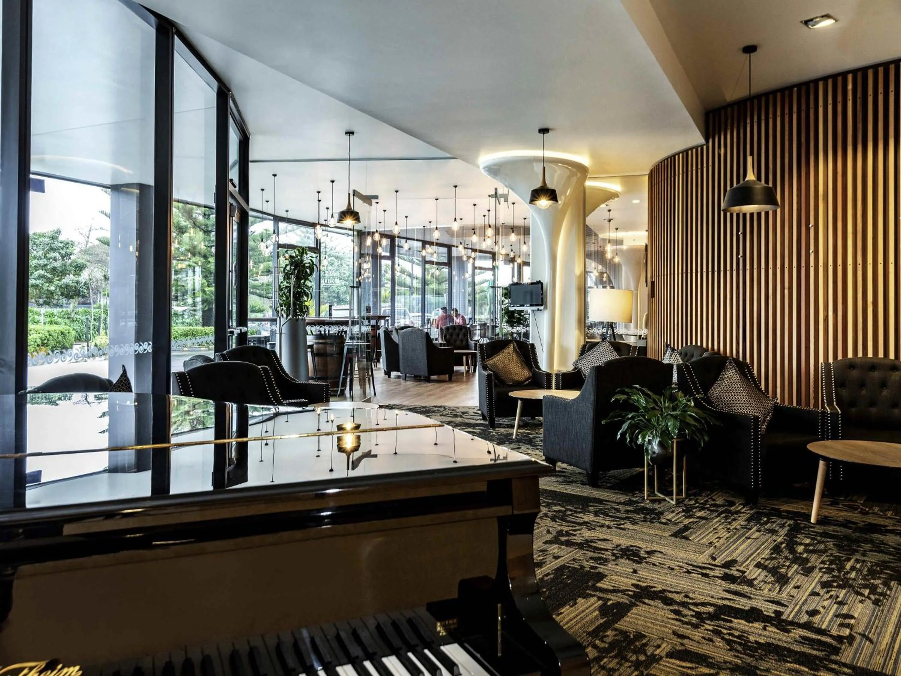 Lounge or bar in Novotel New Plymouth Taranaki
