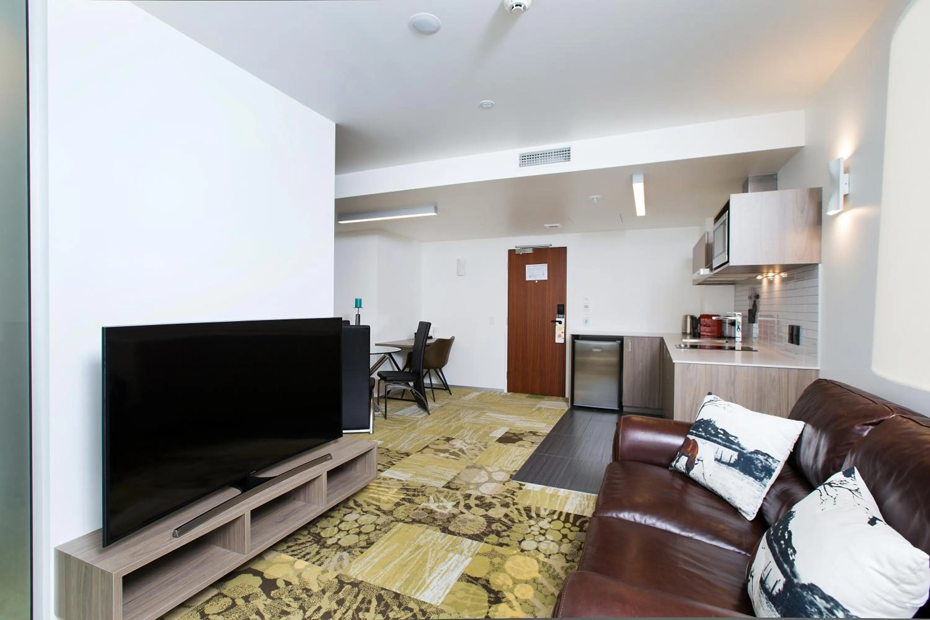 Living room in Novotel New Plymouth Taranaki