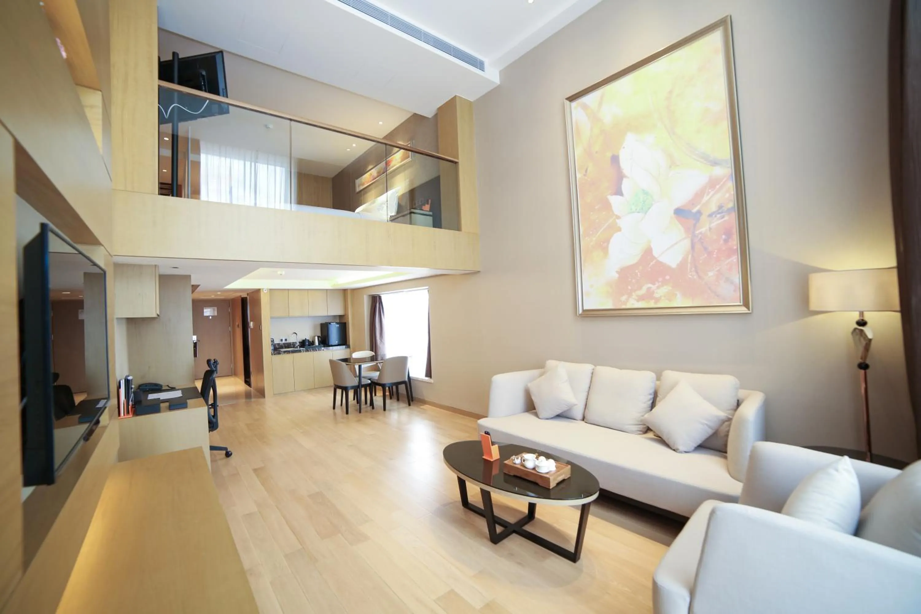 Photo of the whole room in Pullman Shishi Mattison