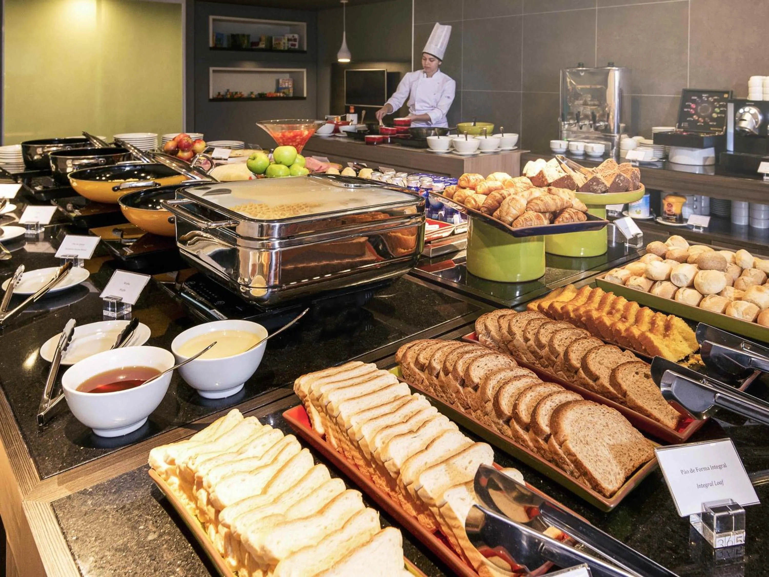 Restaurant/places to eat in Novotel Santos Gonzaga