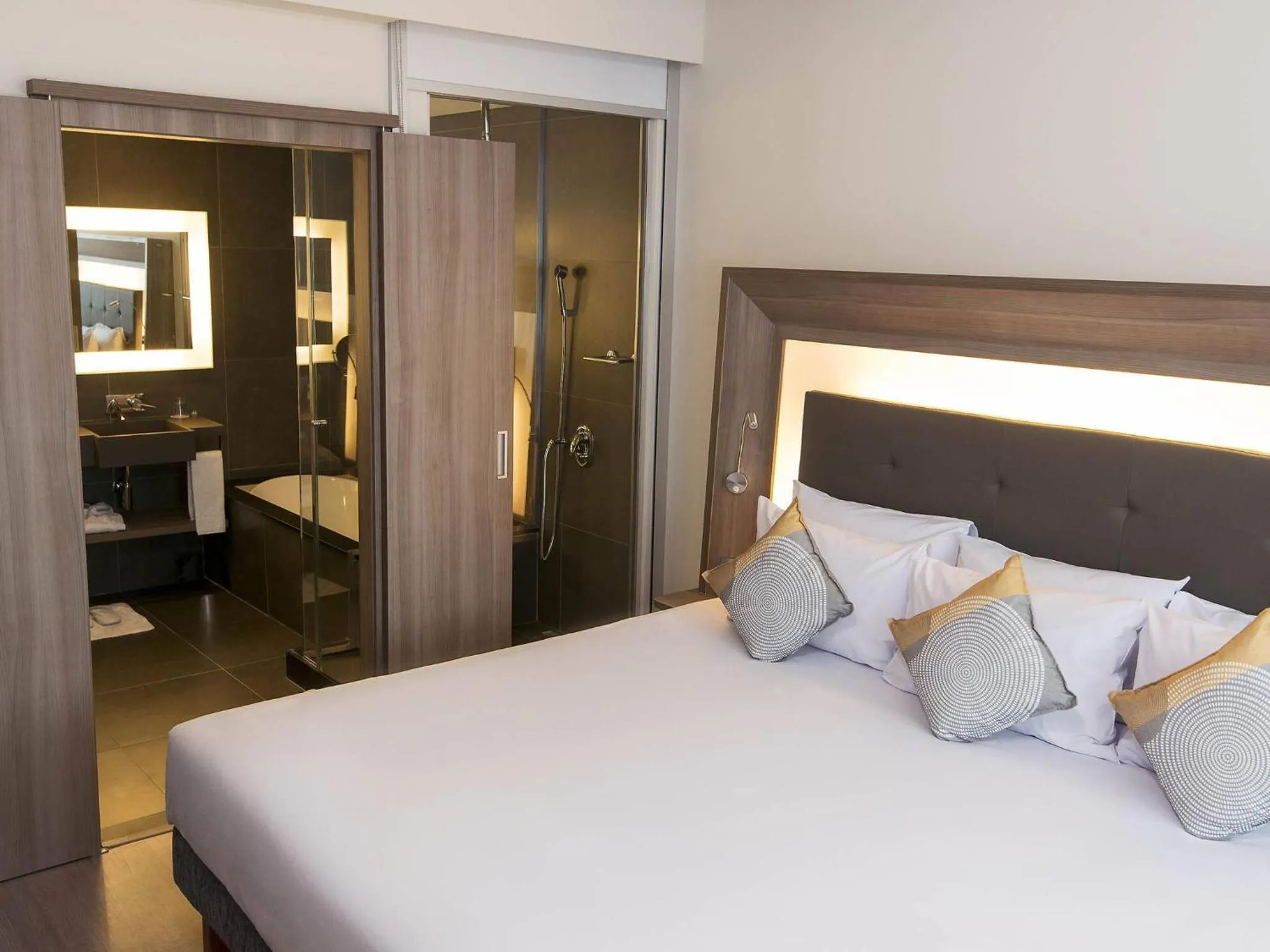 Bedroom, Bed in Novotel Santos Gonzaga