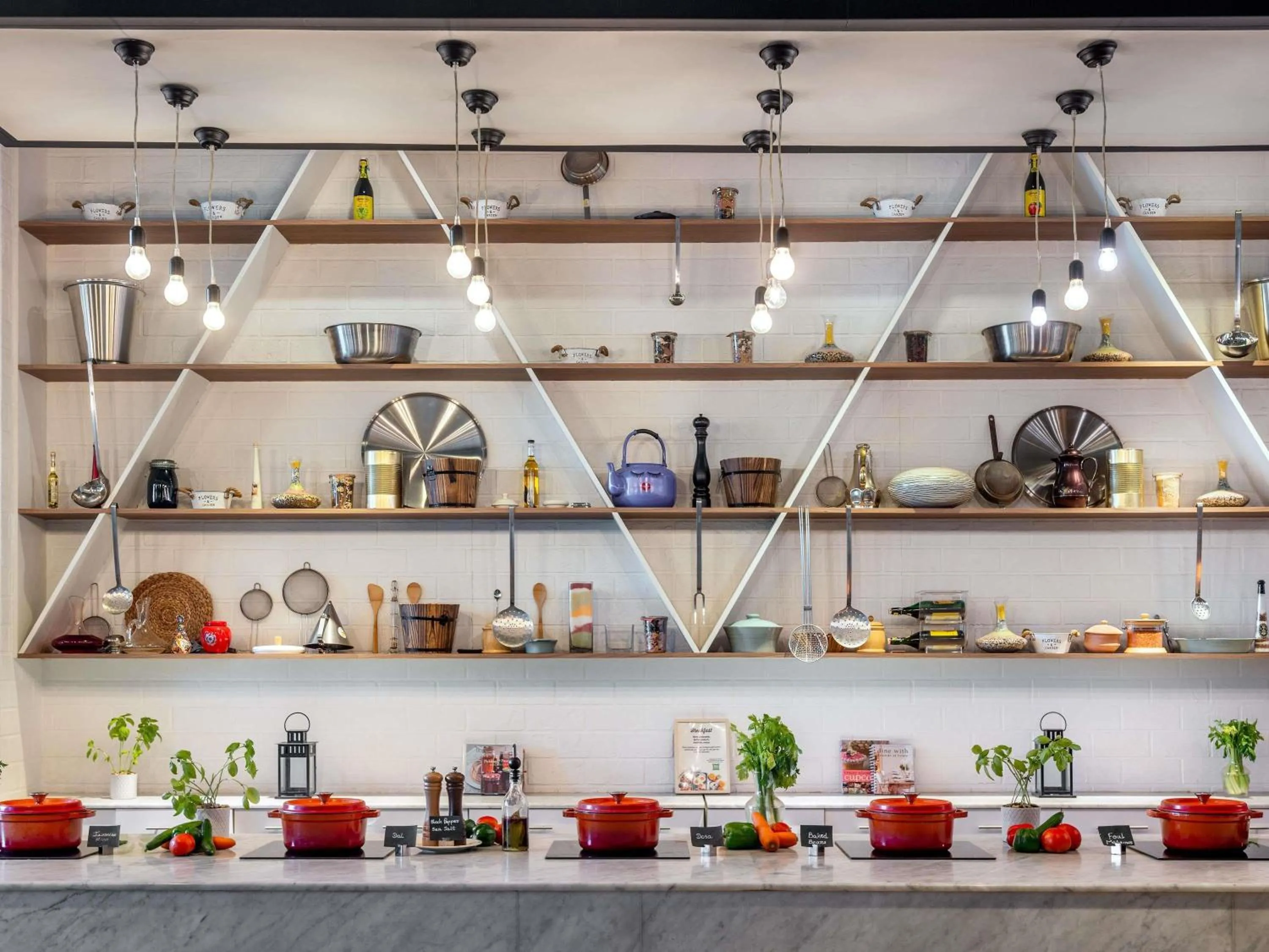 Restaurant/places to eat in Ibis Styles Dragon Mart Dubai