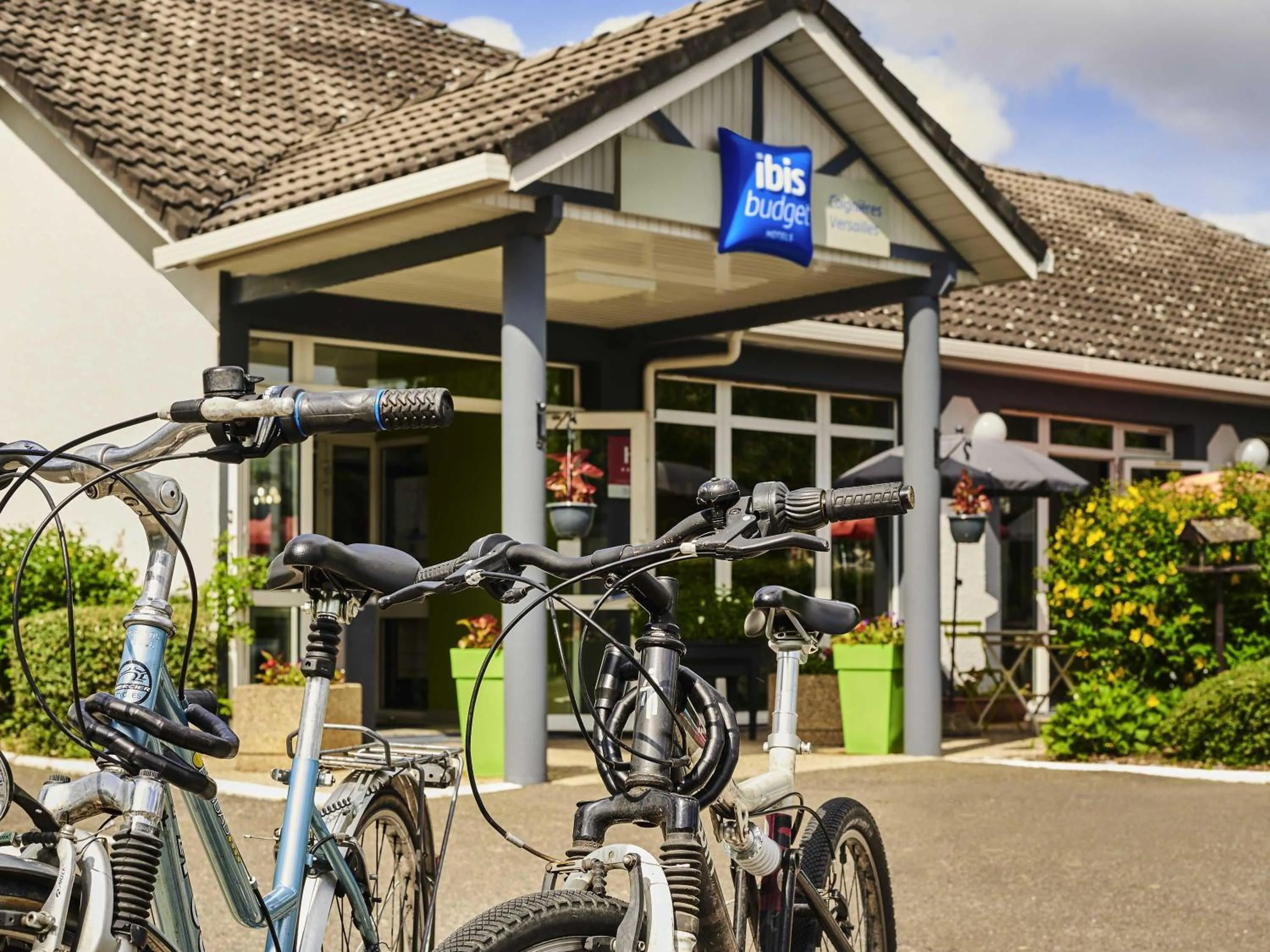 Property building in Ibis Budget Versailles Coignieres