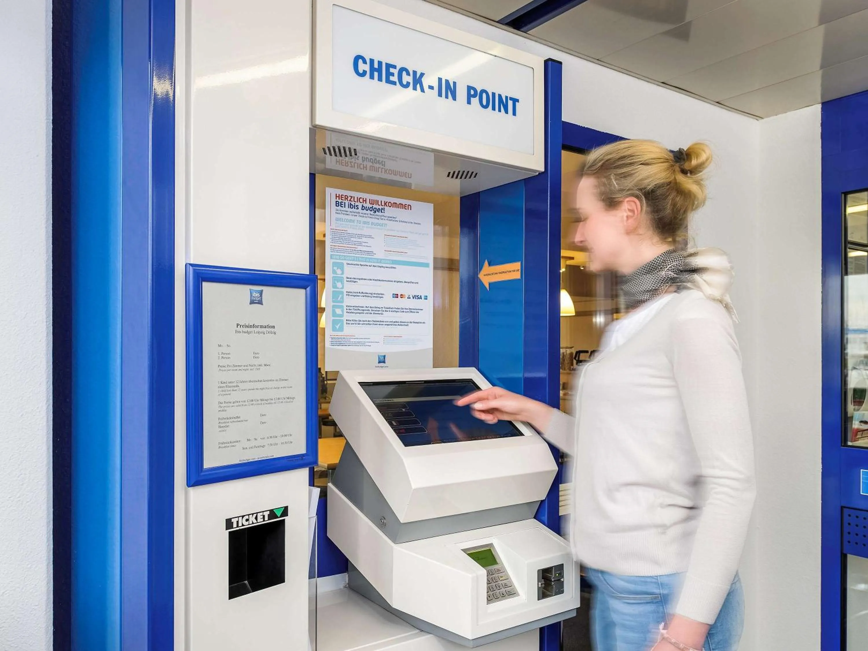 Photo of the whole room in Ibis Budget Versailles Coignieres