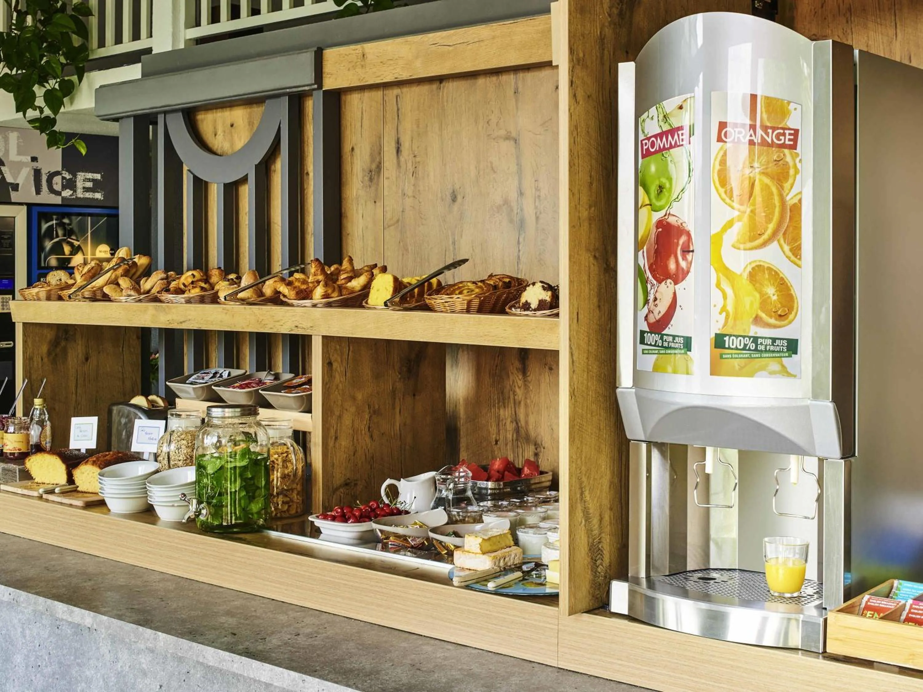 Breakfast in Ibis Budget Versailles Coignieres