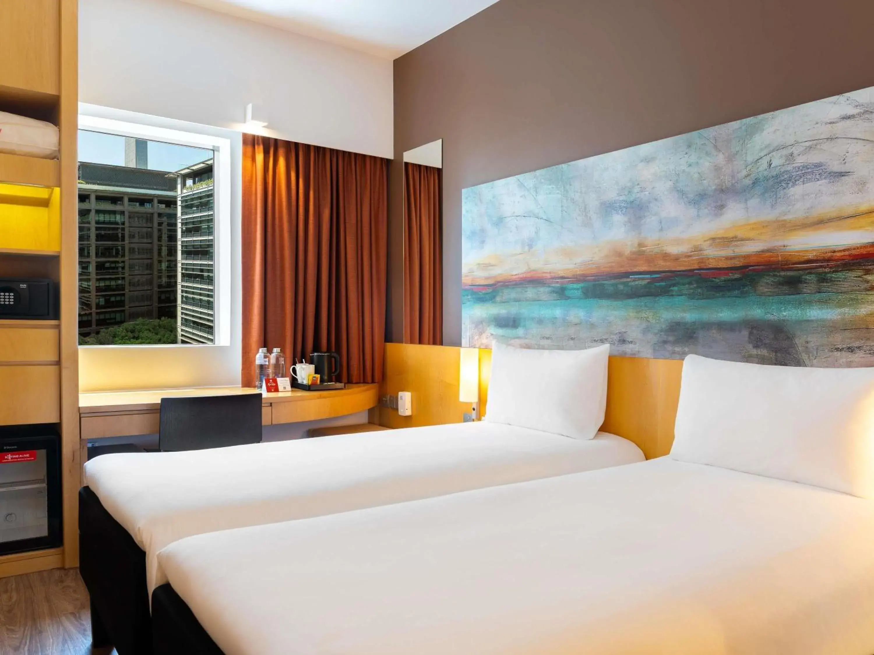 Premium Twin Room in ibis Dubai One Central Premium Twin Room in ibis Dubai One Central