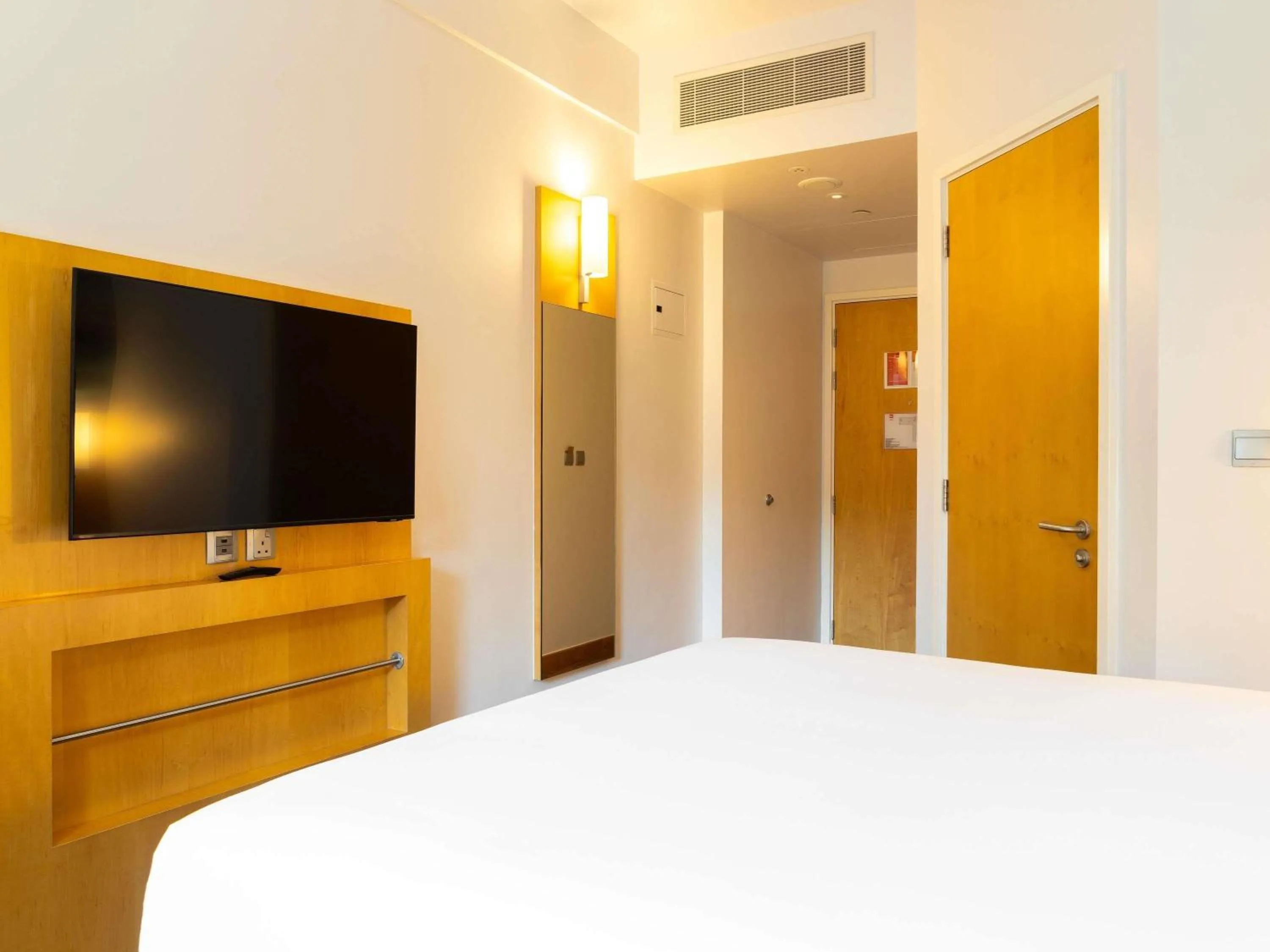 Bedroom, Bed in ibis Dubai One Central