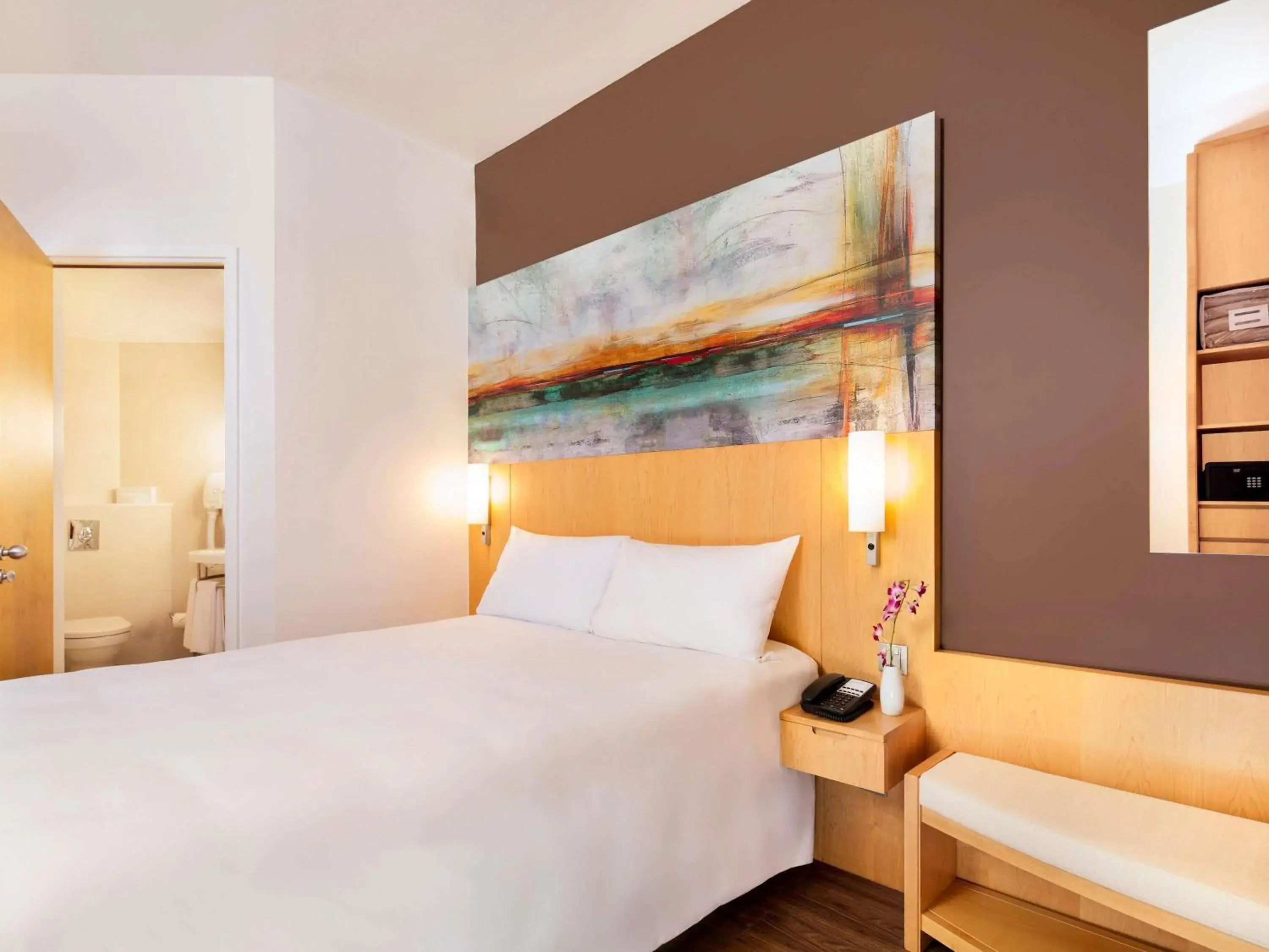 Standard Queen Room in ibis Dubai One Central Standard Queen Room in ibis Dubai One Central