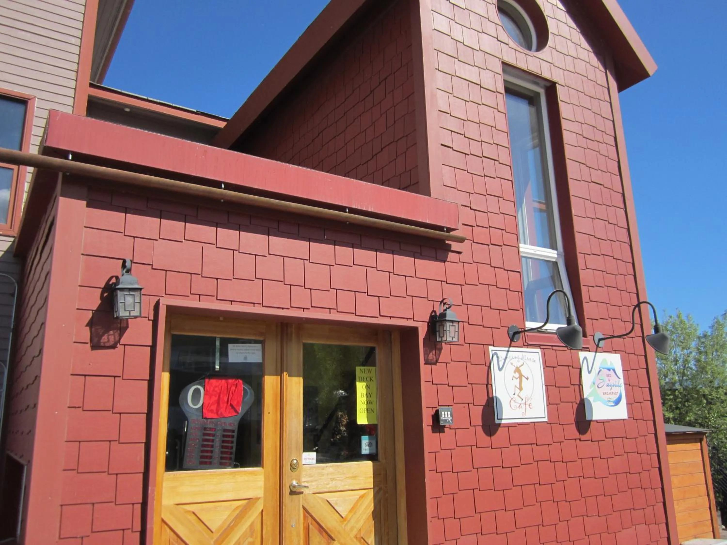 Property building in Aurora Bayside Inn