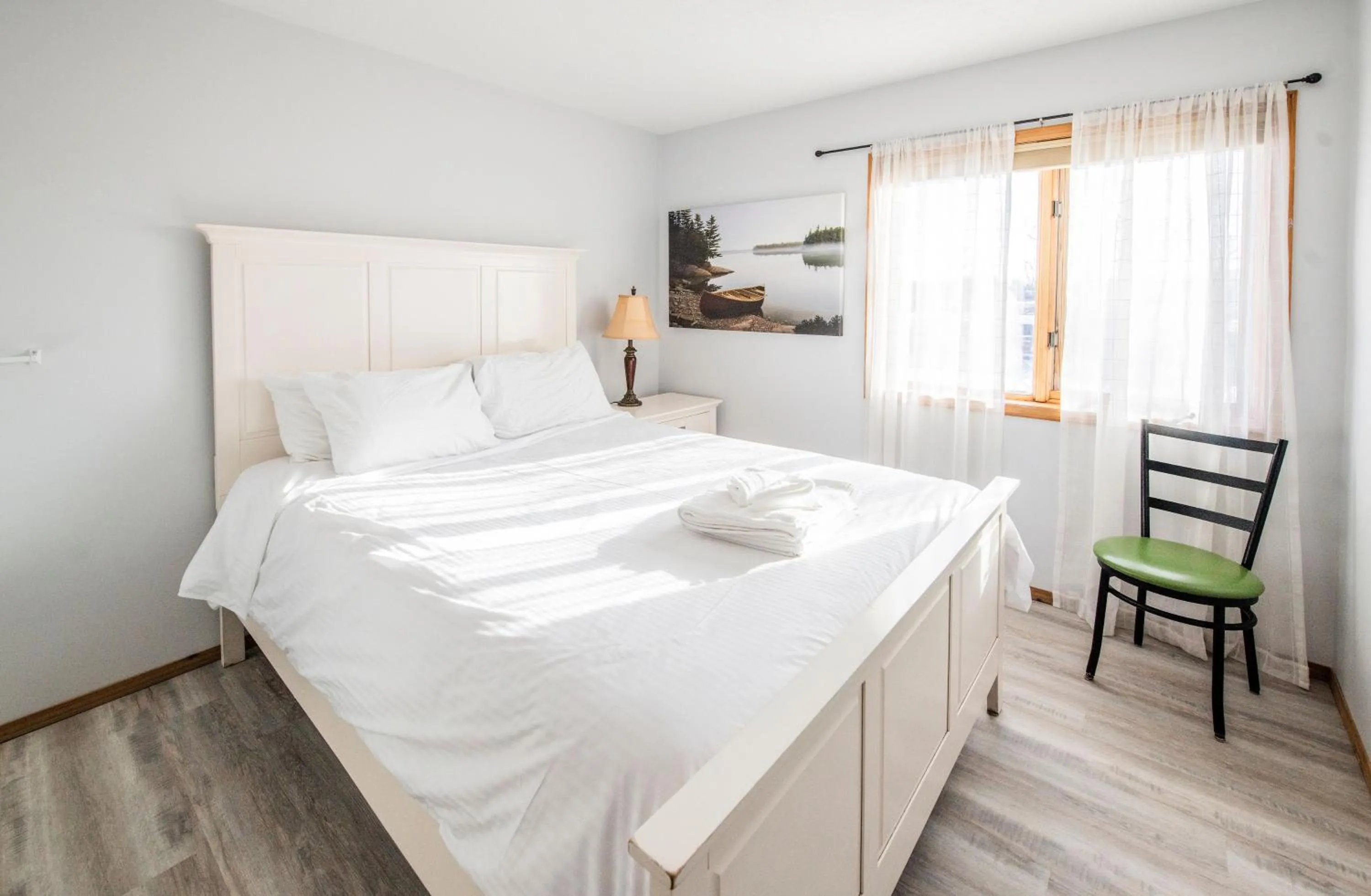 Bed in Aurora Bayside Inn