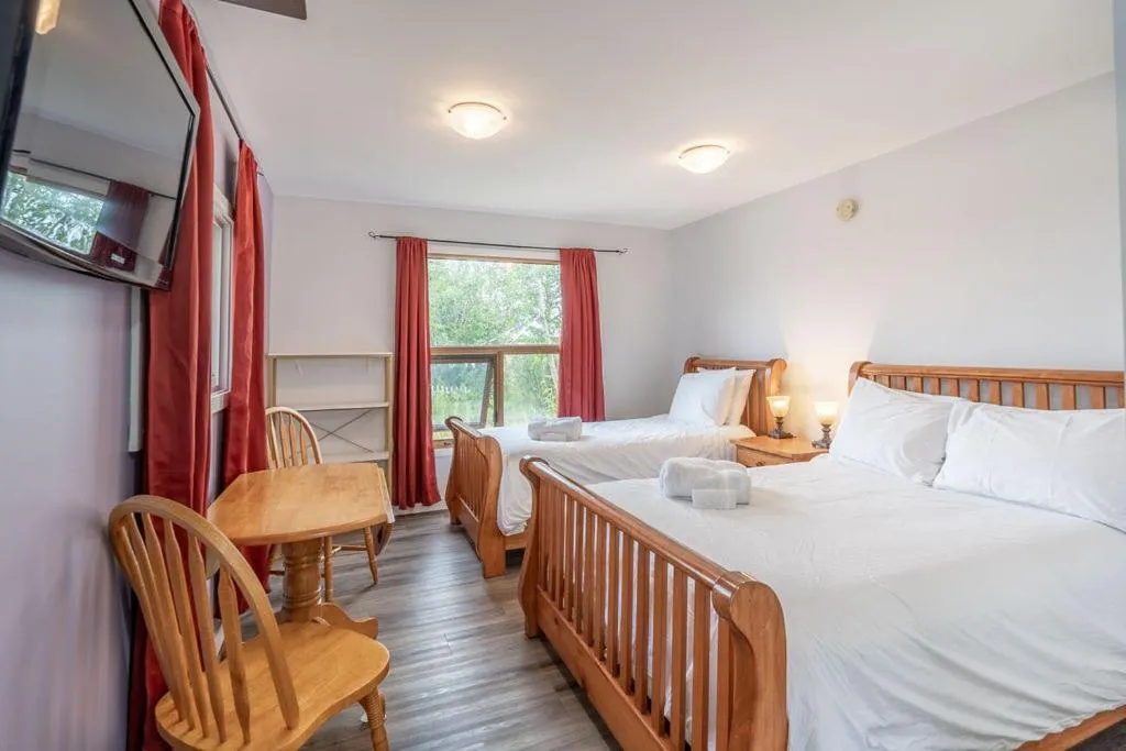 Bed in Aurora Bayside Inn