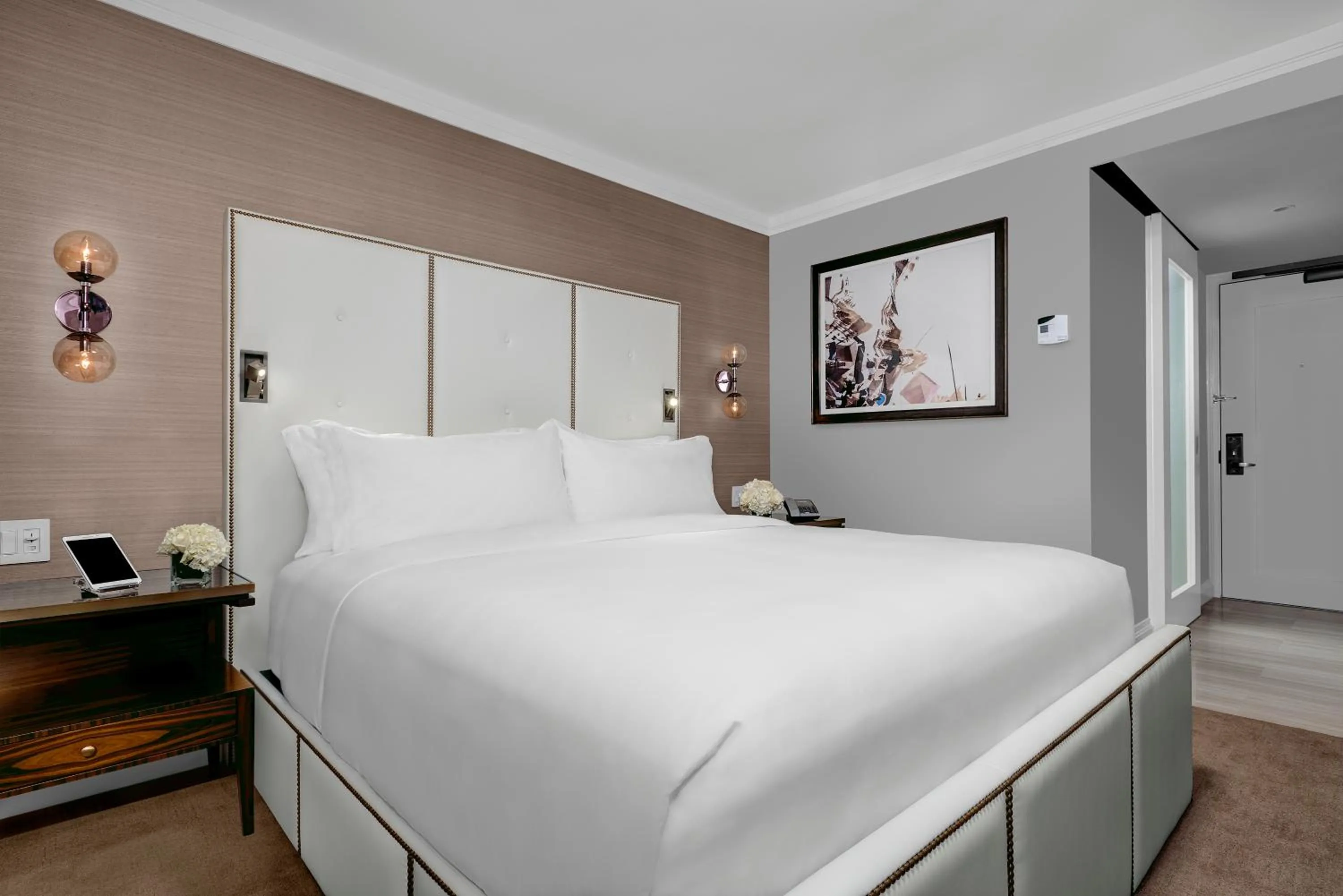 Photo of the whole room in Executive Class at MTS Hotel