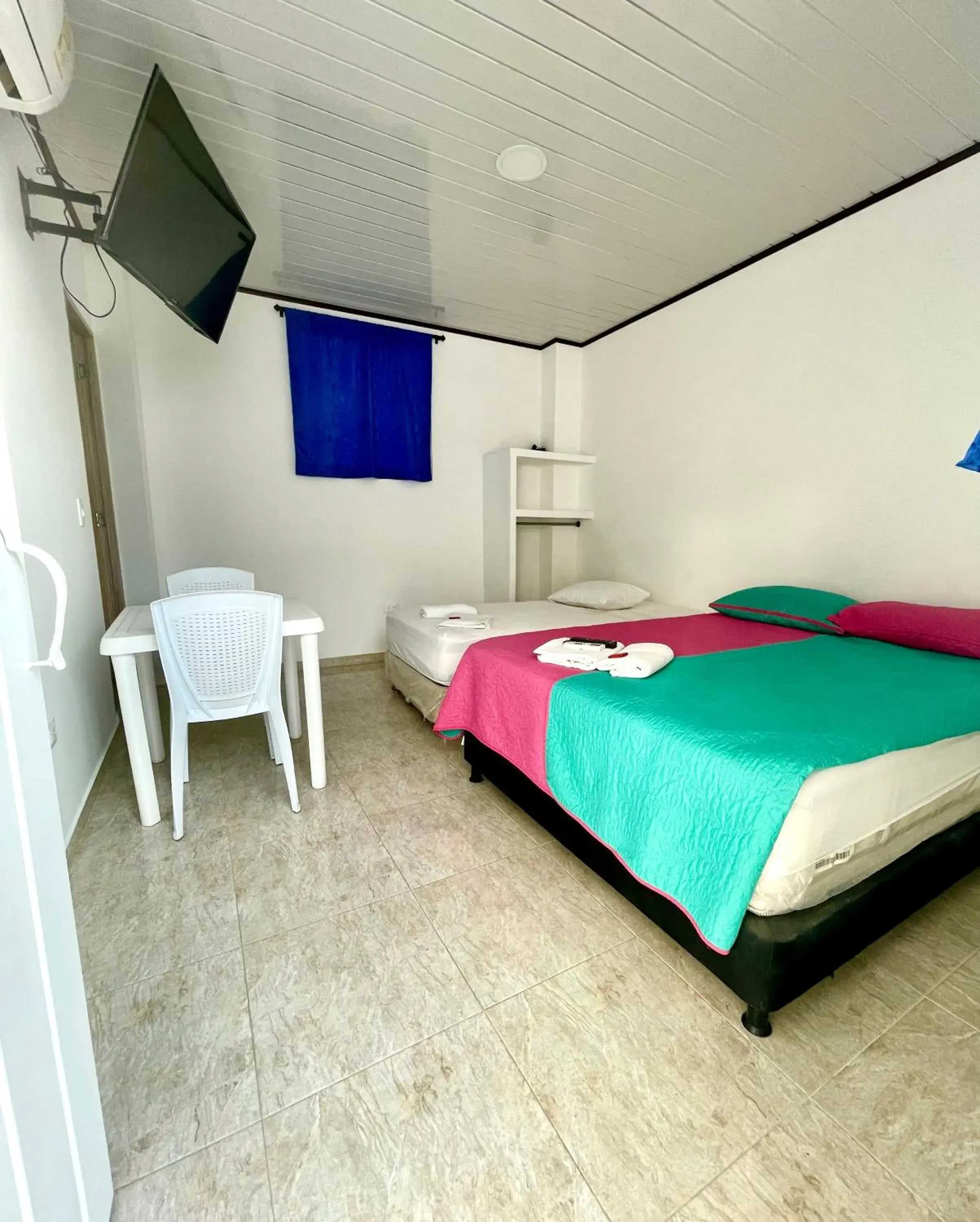 Double or Twin Room with Bathroom in Hotel Y Restaurante La Quinta Double or Twin Room with Bathroom in Hotel Y Restaurante La Quinta