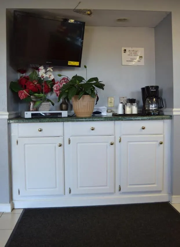 Coffee/tea facilities in Motel Jesup