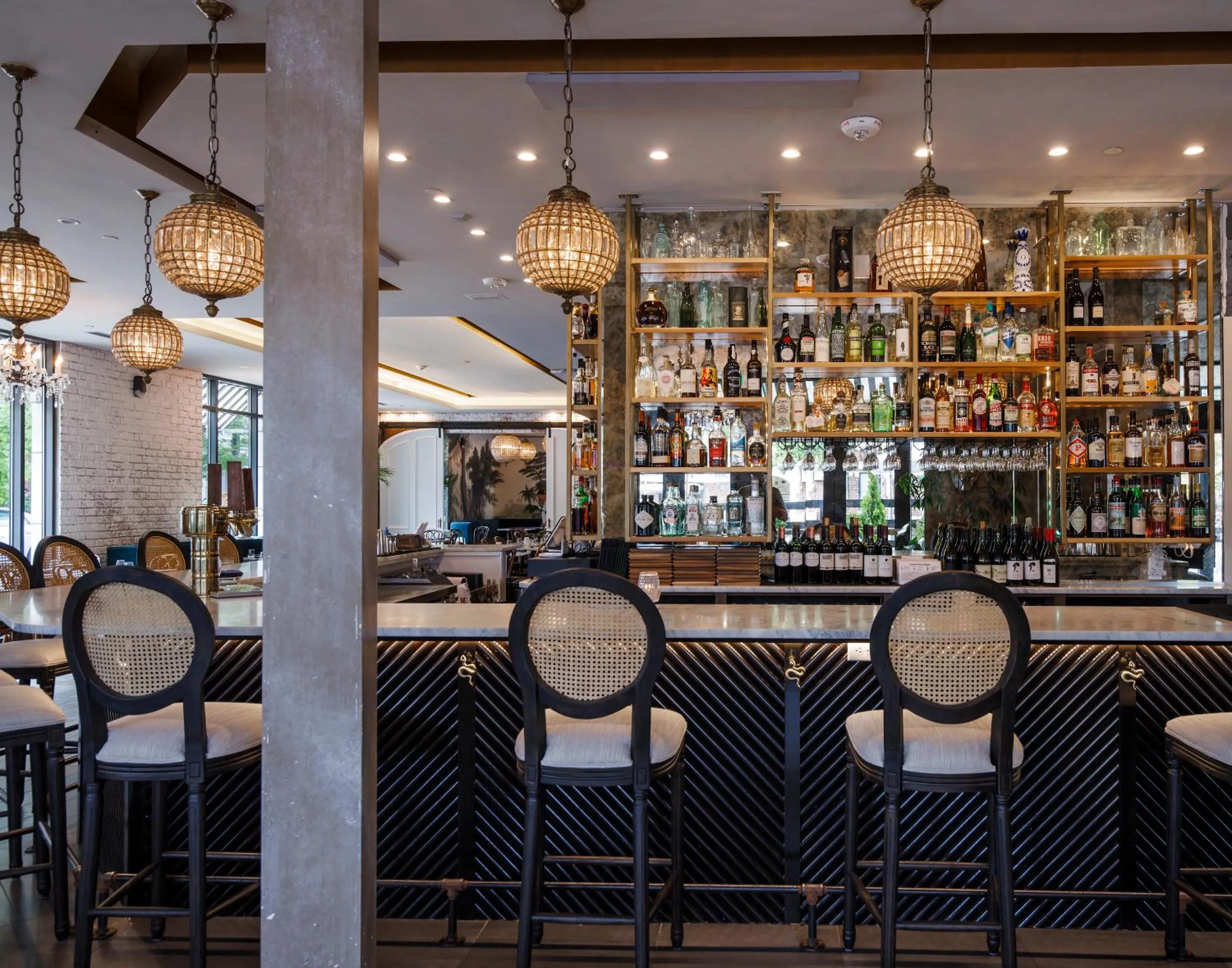 Restaurant/places to eat in Porter Square Hotel