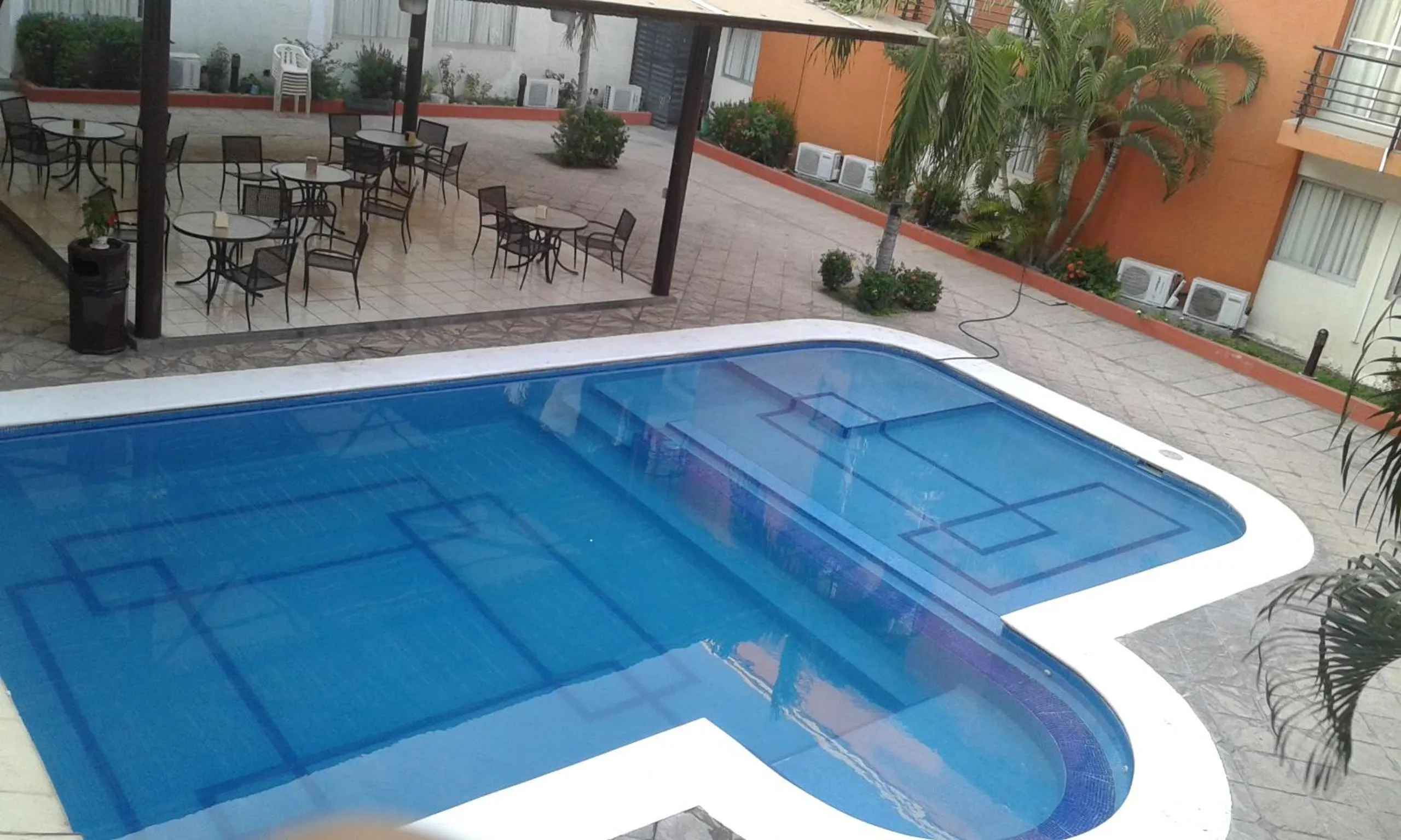 Patio in Porto Hotel