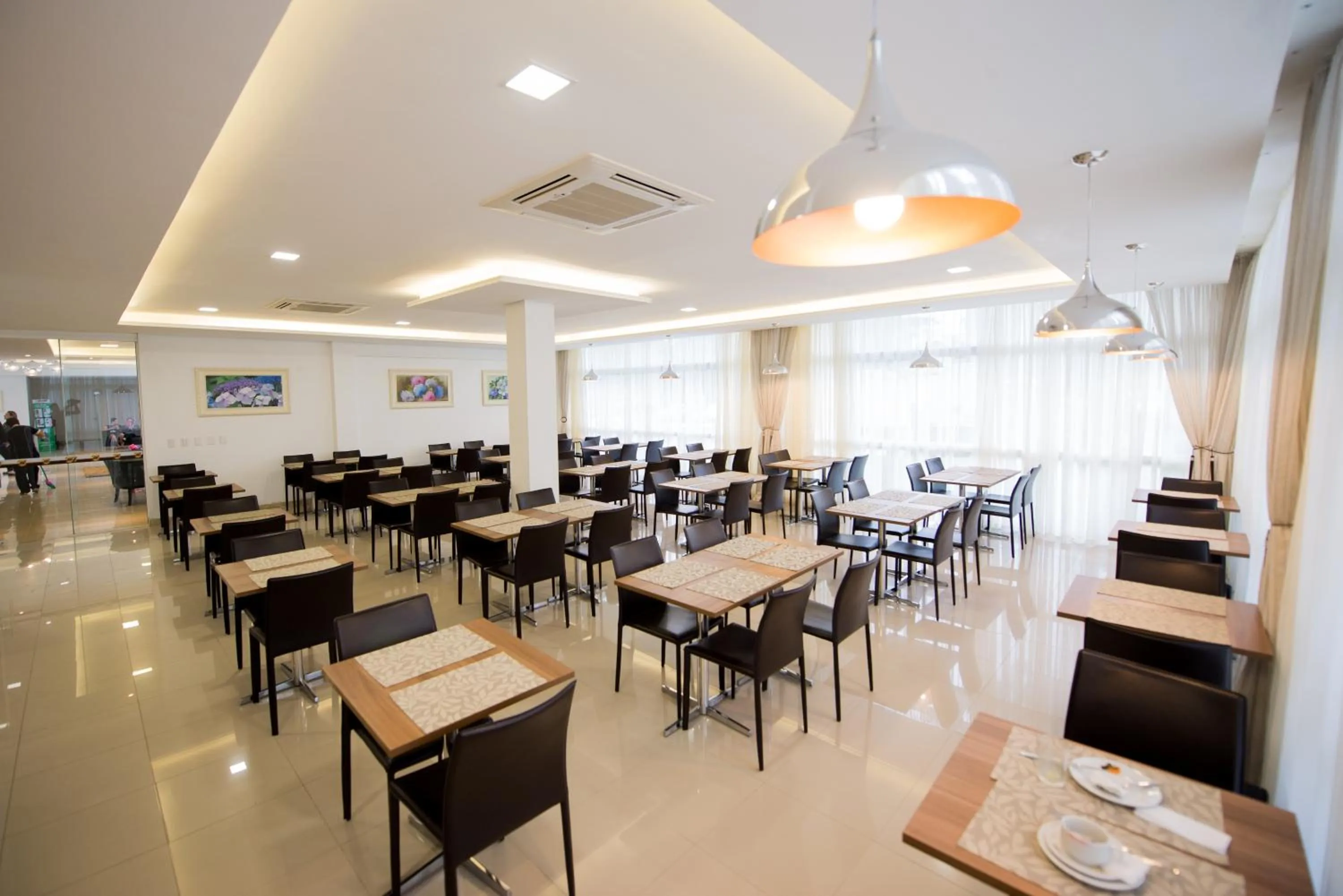 Restaurant/places to eat in Sky Premium Hotel Gramado - Ótima Localização