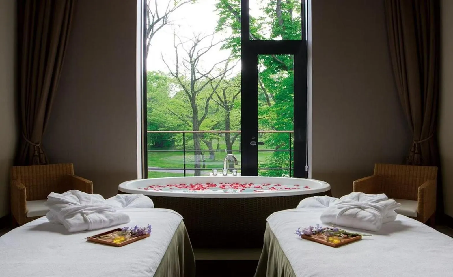 Spa and wellness centre/facilities, Bed in Karuizawa Prince Hotel East