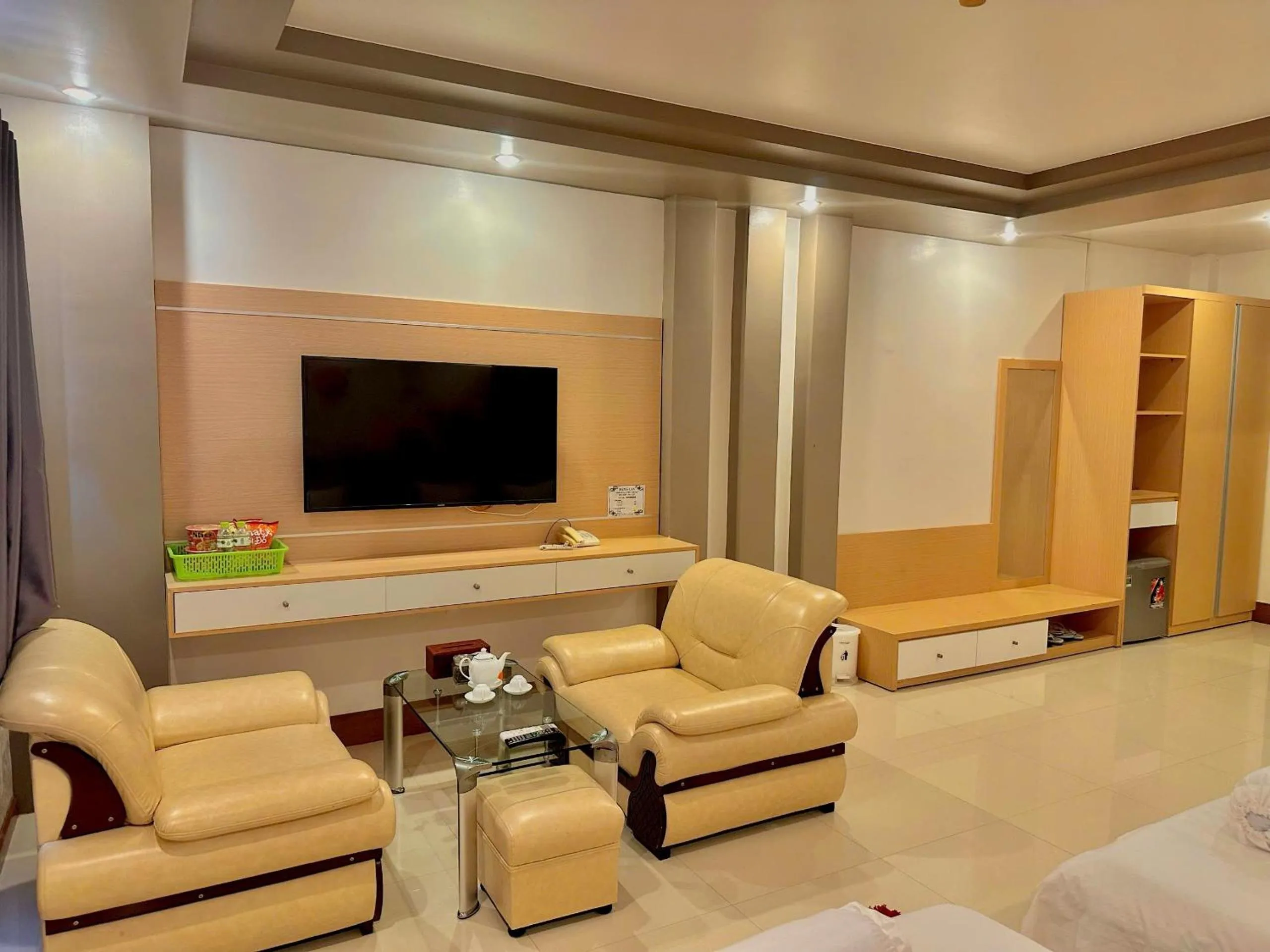 Communal lounge/ TV room in Phuc Hung Hotel
