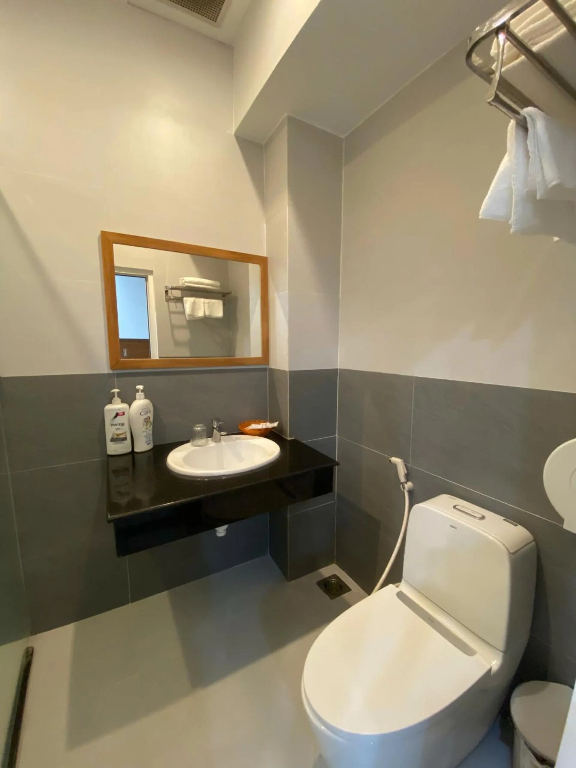 Toilet in Phuc Hung 2 Hotel