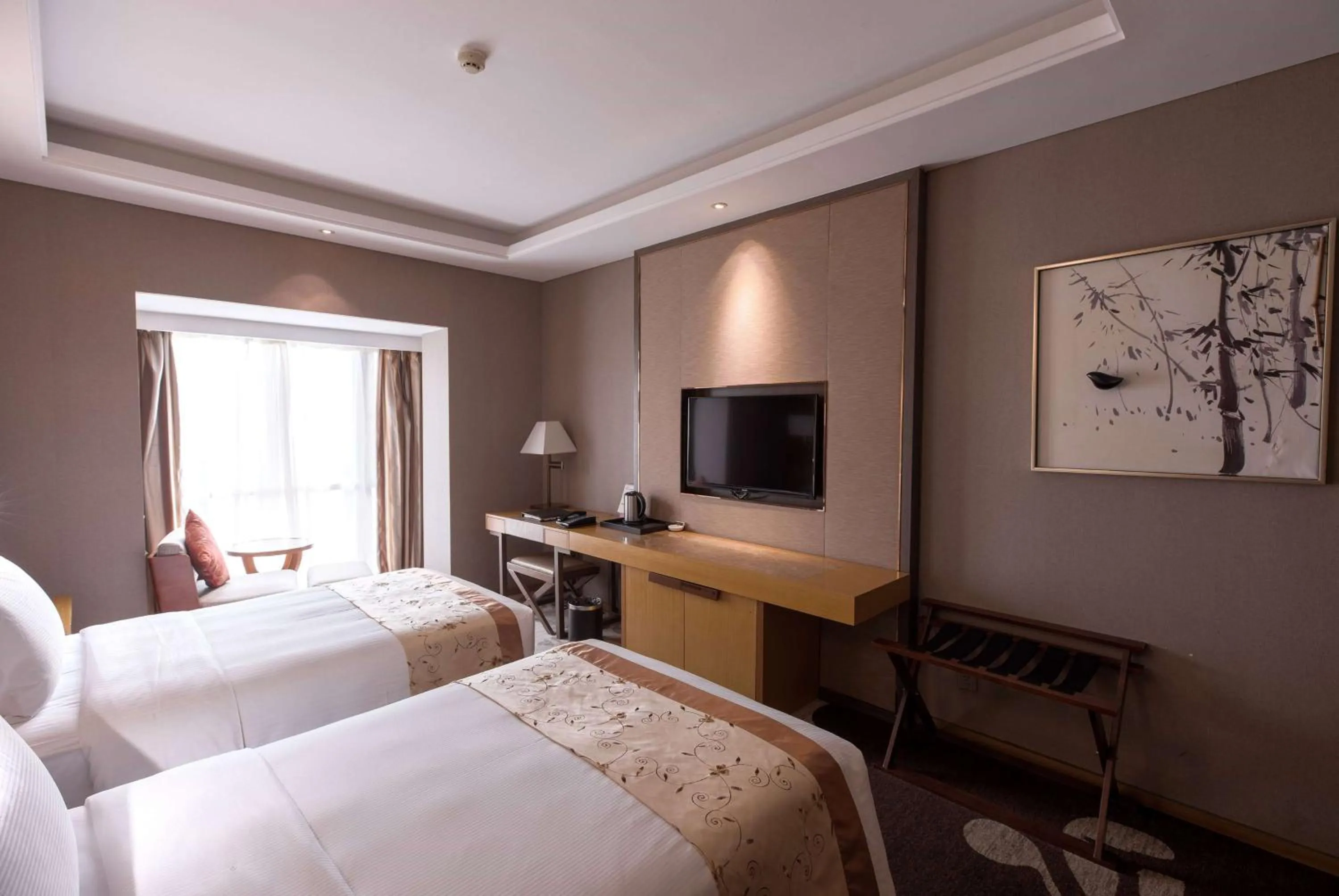 Photo of the whole room, Bed in Ramada Plaza By Wyndham Fuzhou South