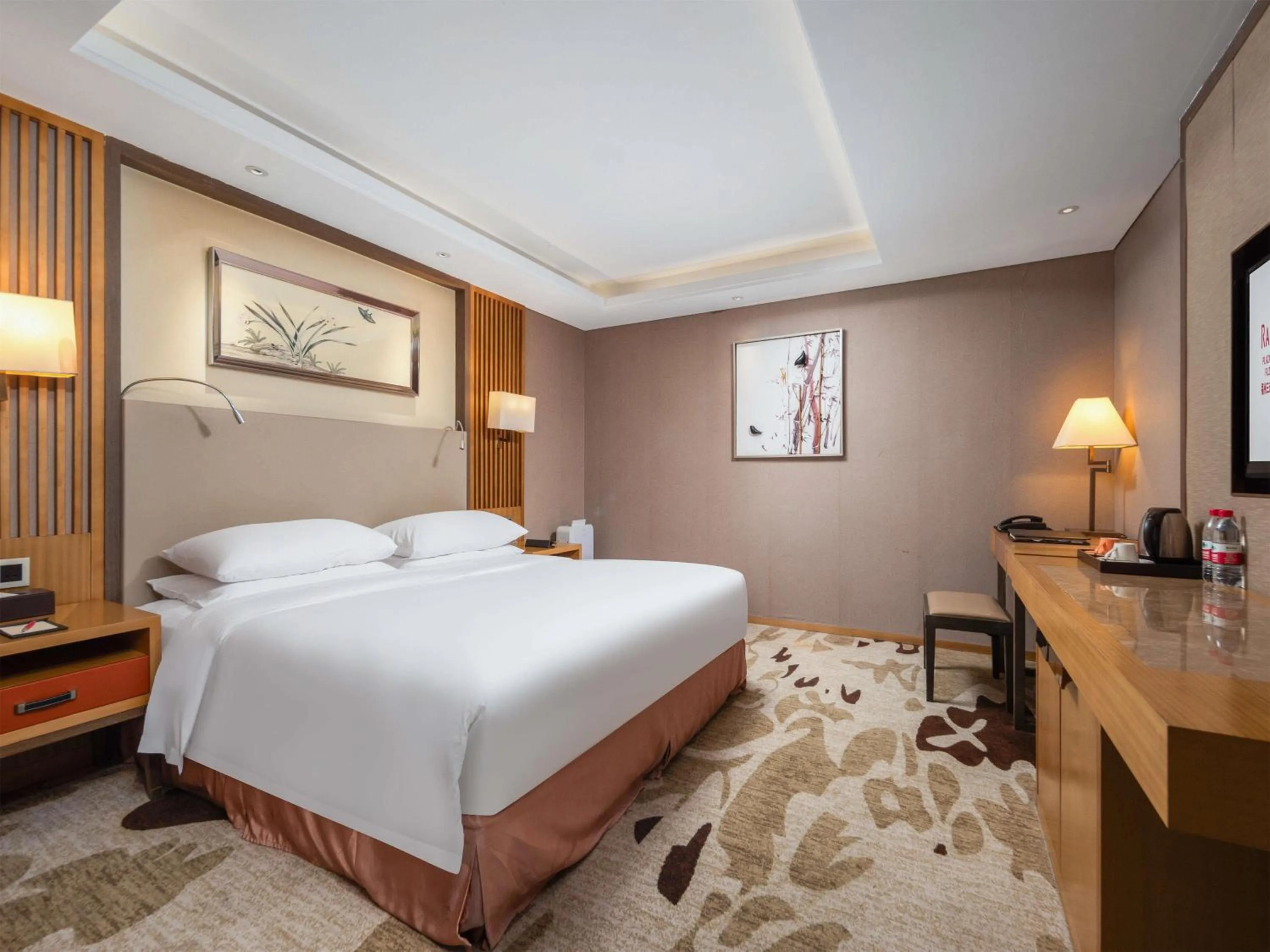 Photo of the whole room, Bed in Ramada Plaza By Wyndham Fuzhou South