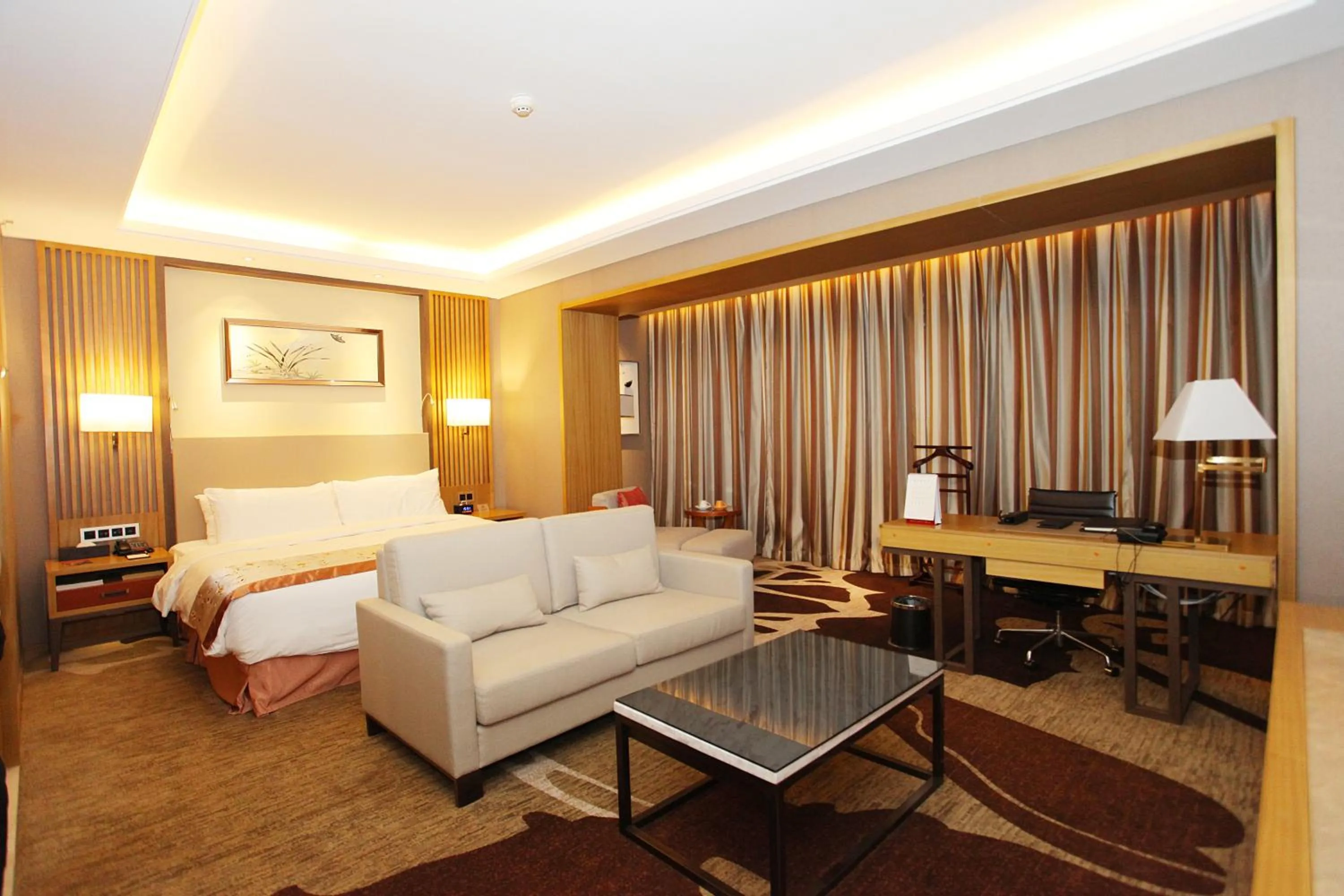 Photo of the whole room, Bed in Ramada Plaza By Wyndham Fuzhou South