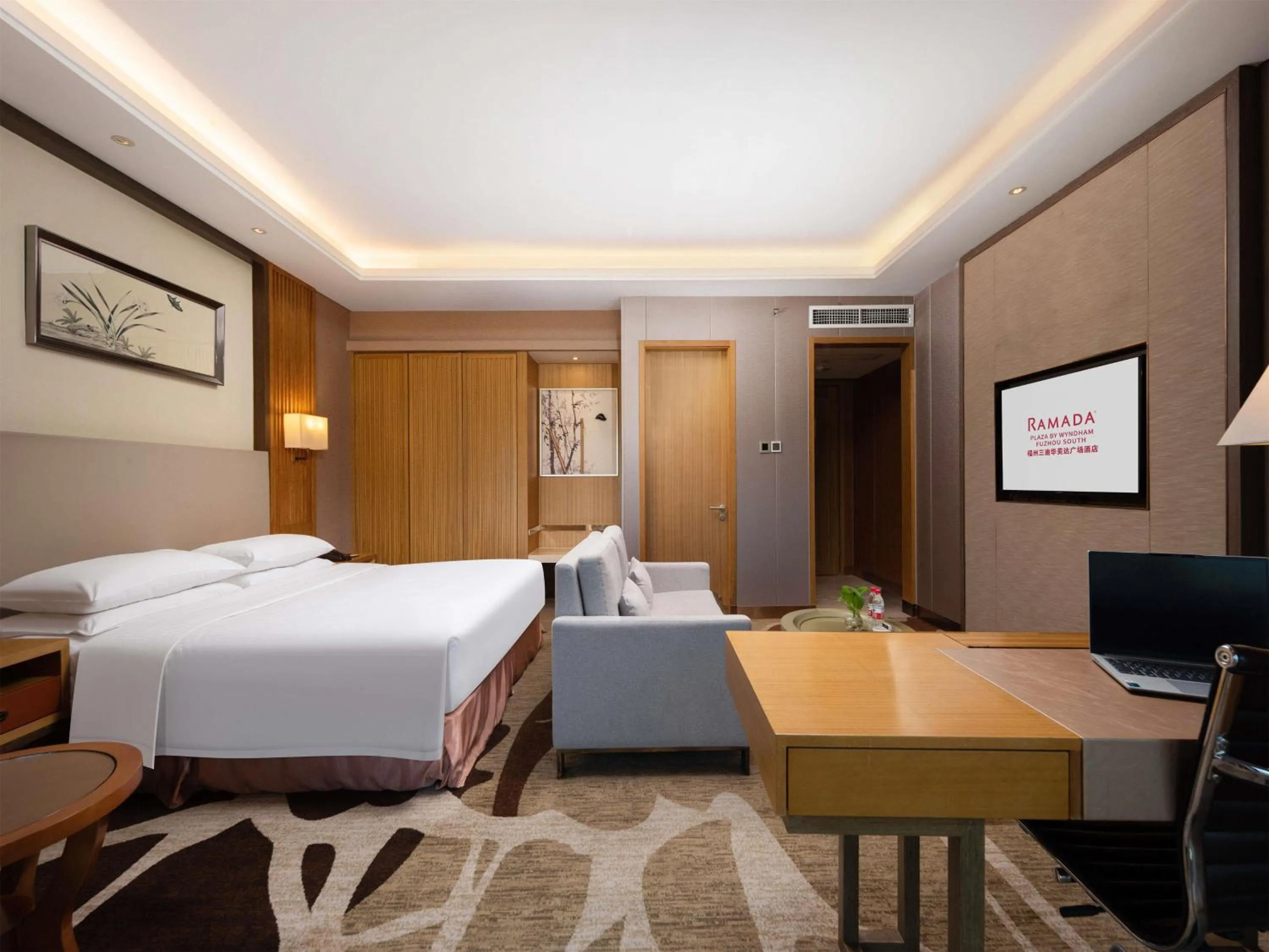 Photo of the whole room, Bed in Ramada Plaza By Wyndham Fuzhou South