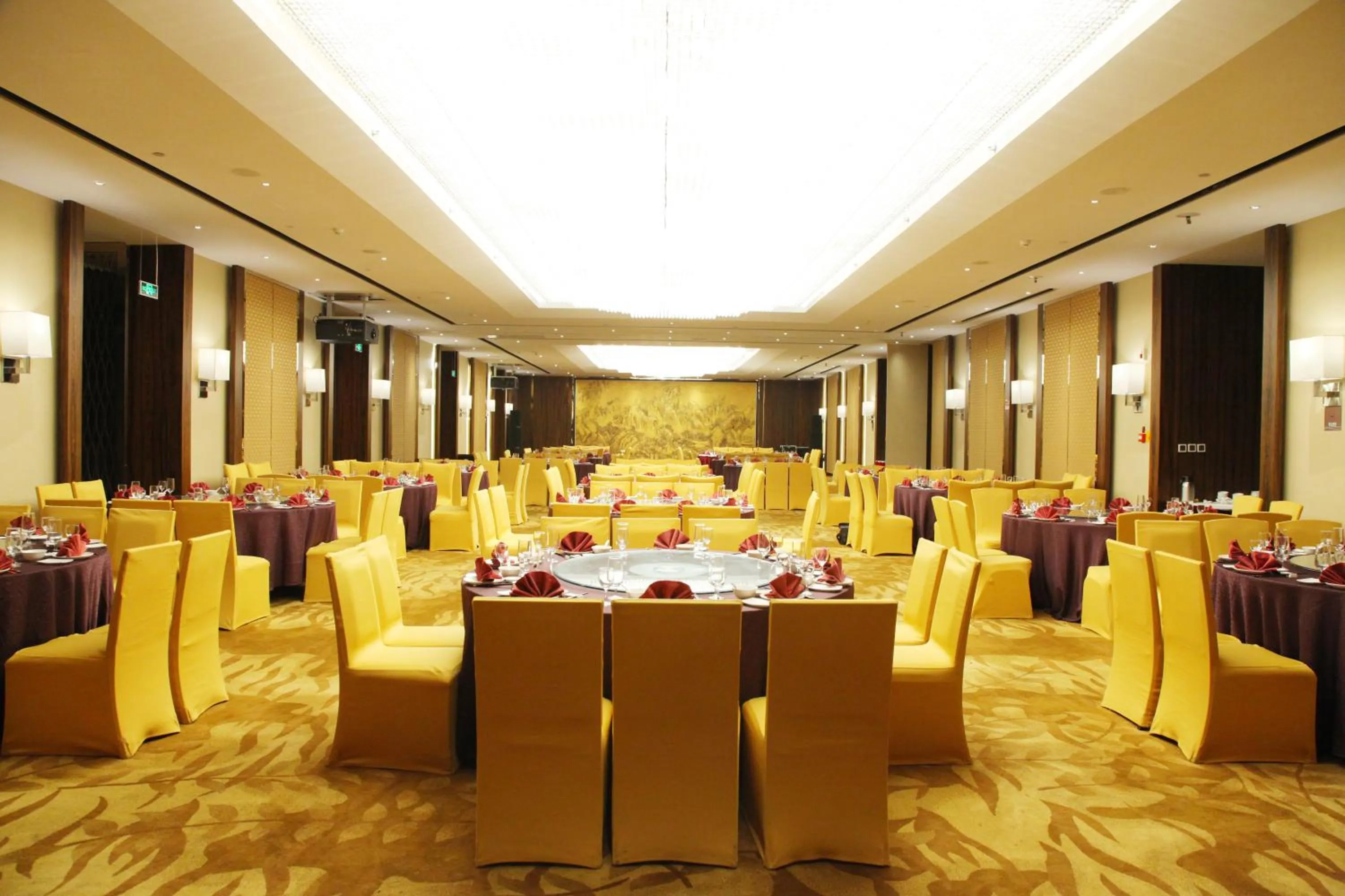 Dining area in Ramada Plaza By Wyndham Fuzhou South