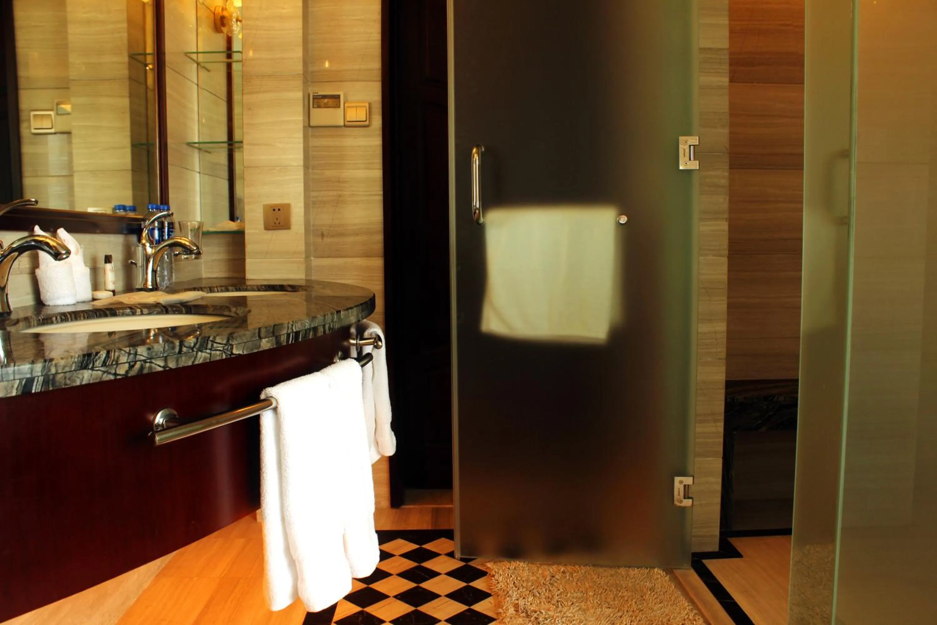 Bathroom in Ramada Plaza By Wyndham Fuzhou South
