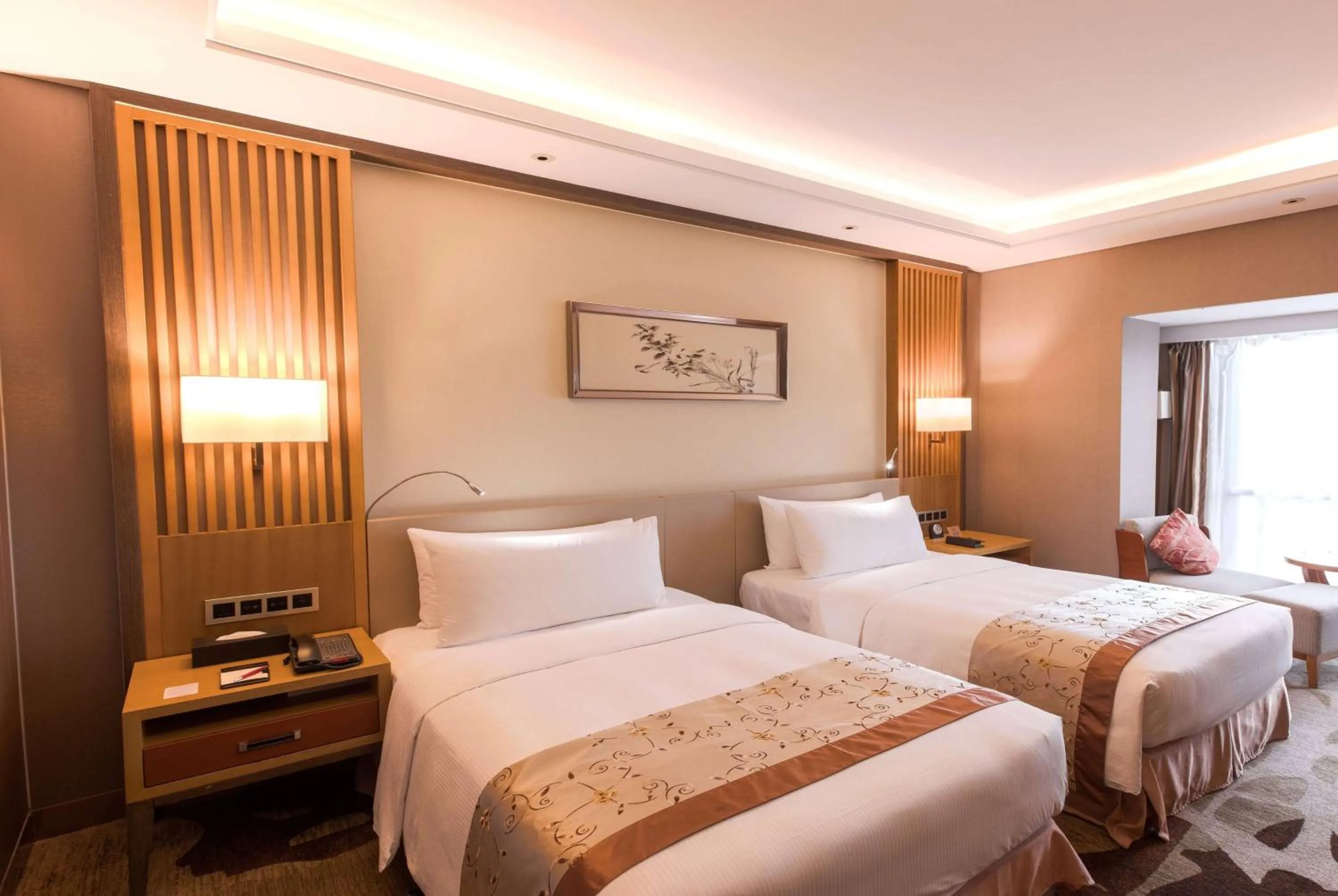 Photo of the whole room, Bed in Ramada Plaza By Wyndham Fuzhou South