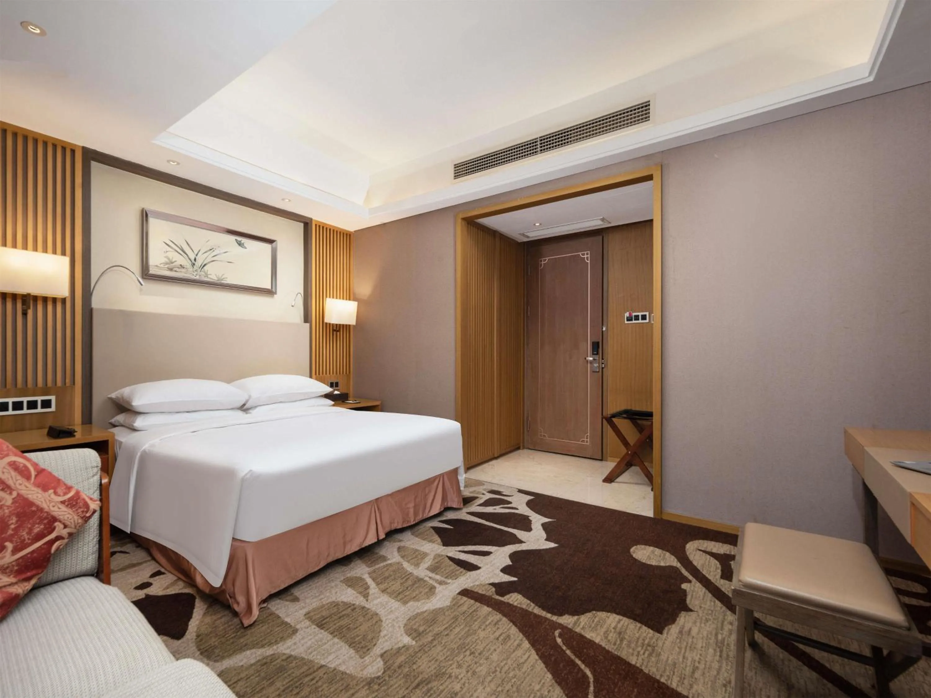 Photo of the whole room, Bed in Ramada Plaza By Wyndham Fuzhou South