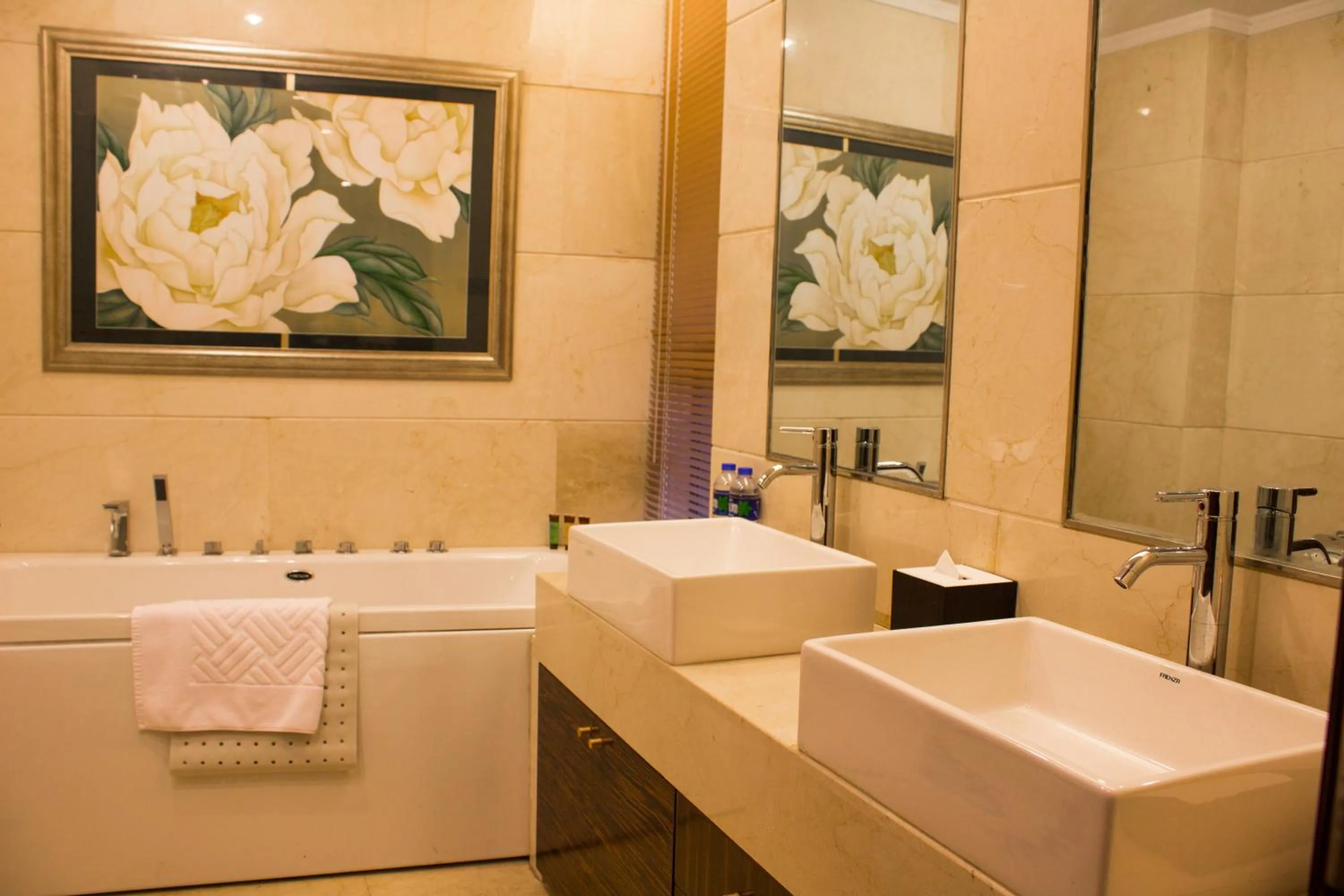 Toilet in Ramada Plaza By Wyndham Fuzhou South