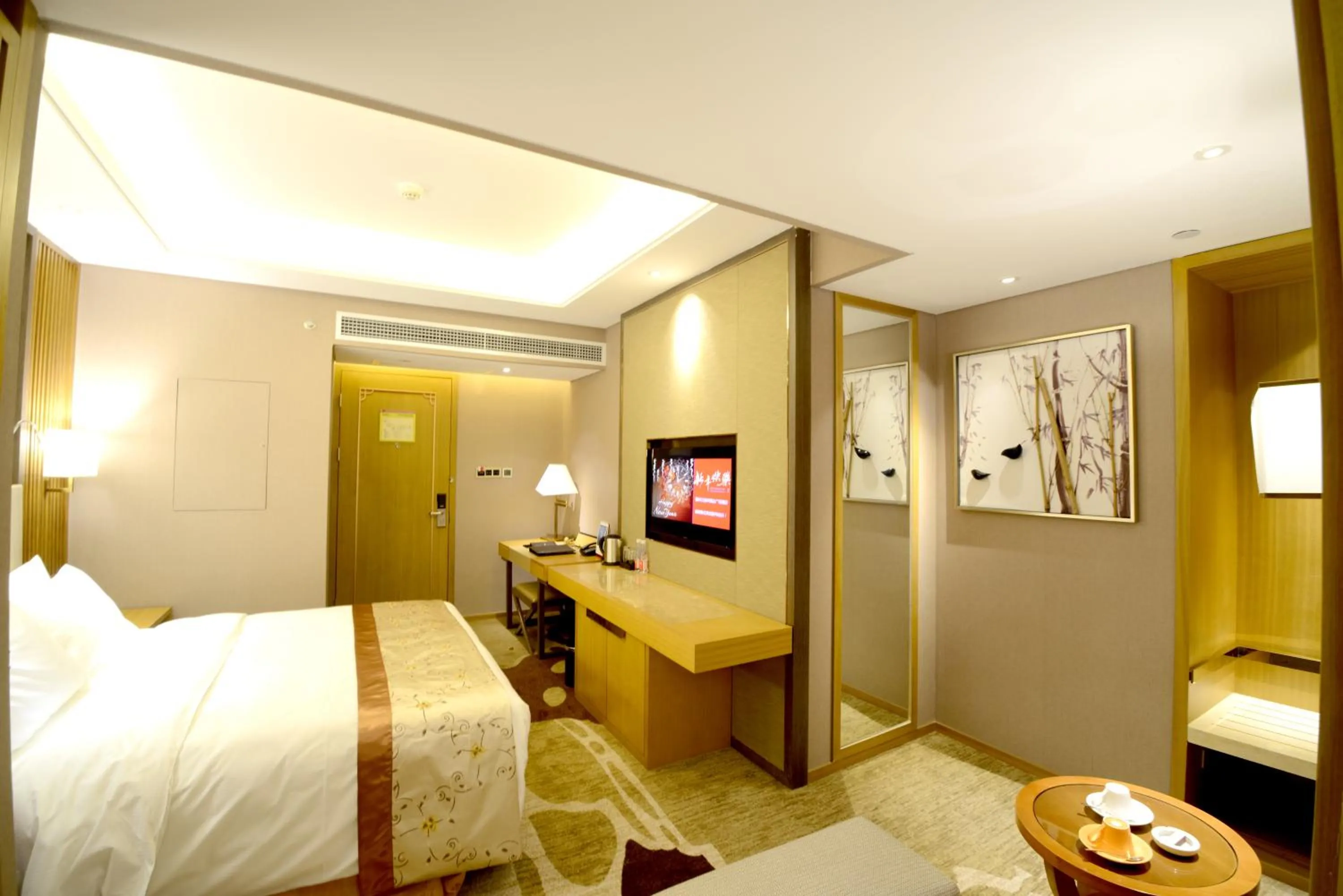 Photo of the whole room, Bed in Ramada Plaza By Wyndham Fuzhou South