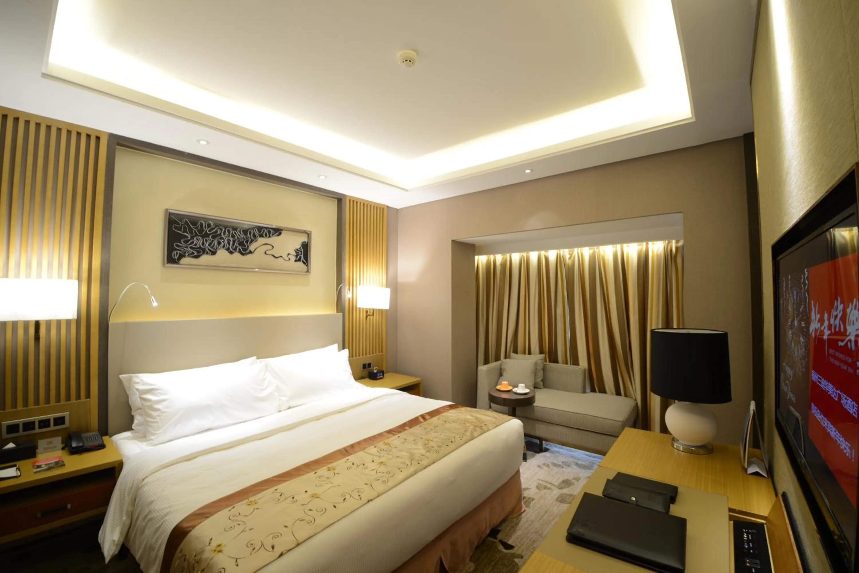 Photo of the whole room, Bed in Ramada Plaza By Wyndham Fuzhou South