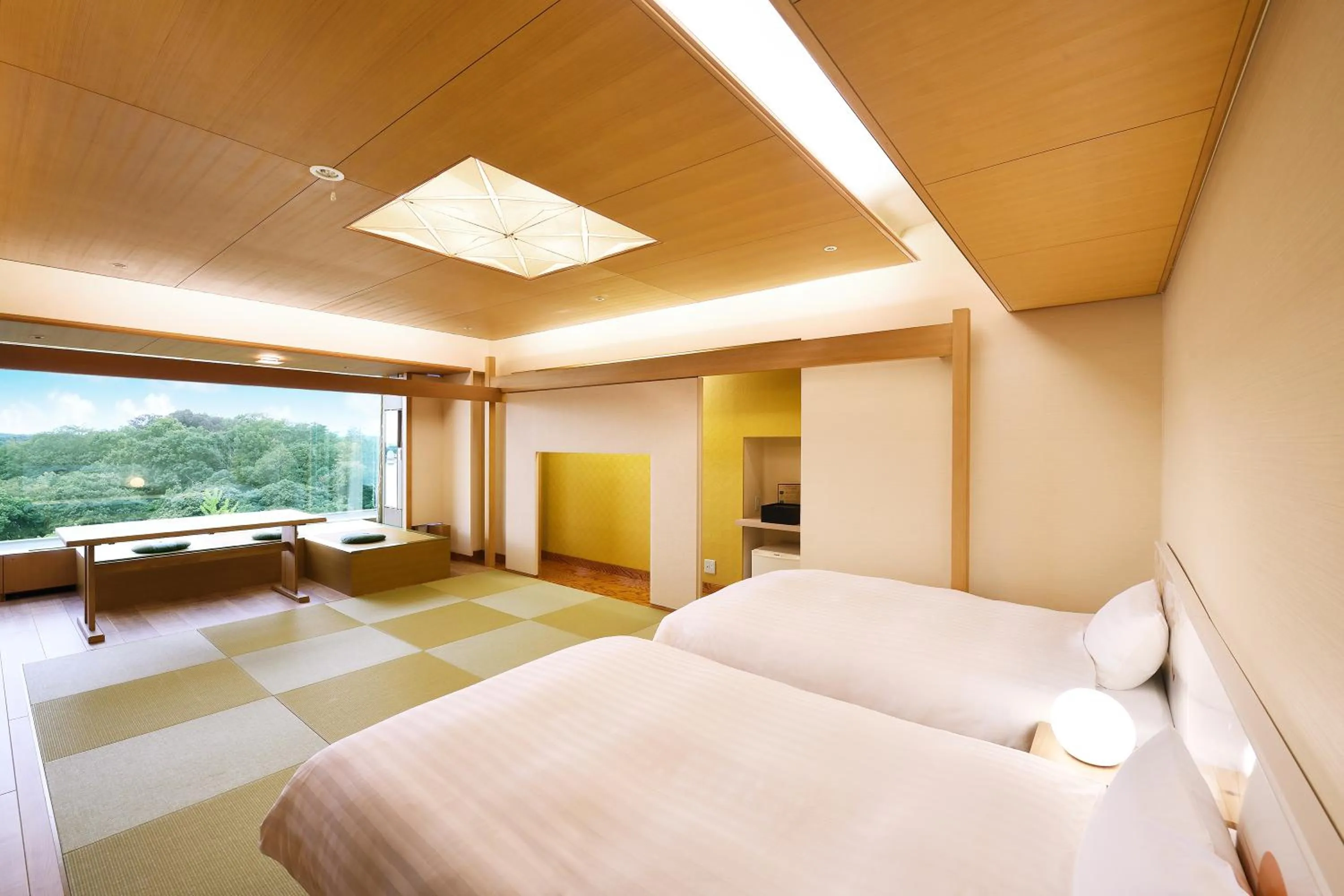 Photo of the whole room, Bed in Kikusuitei