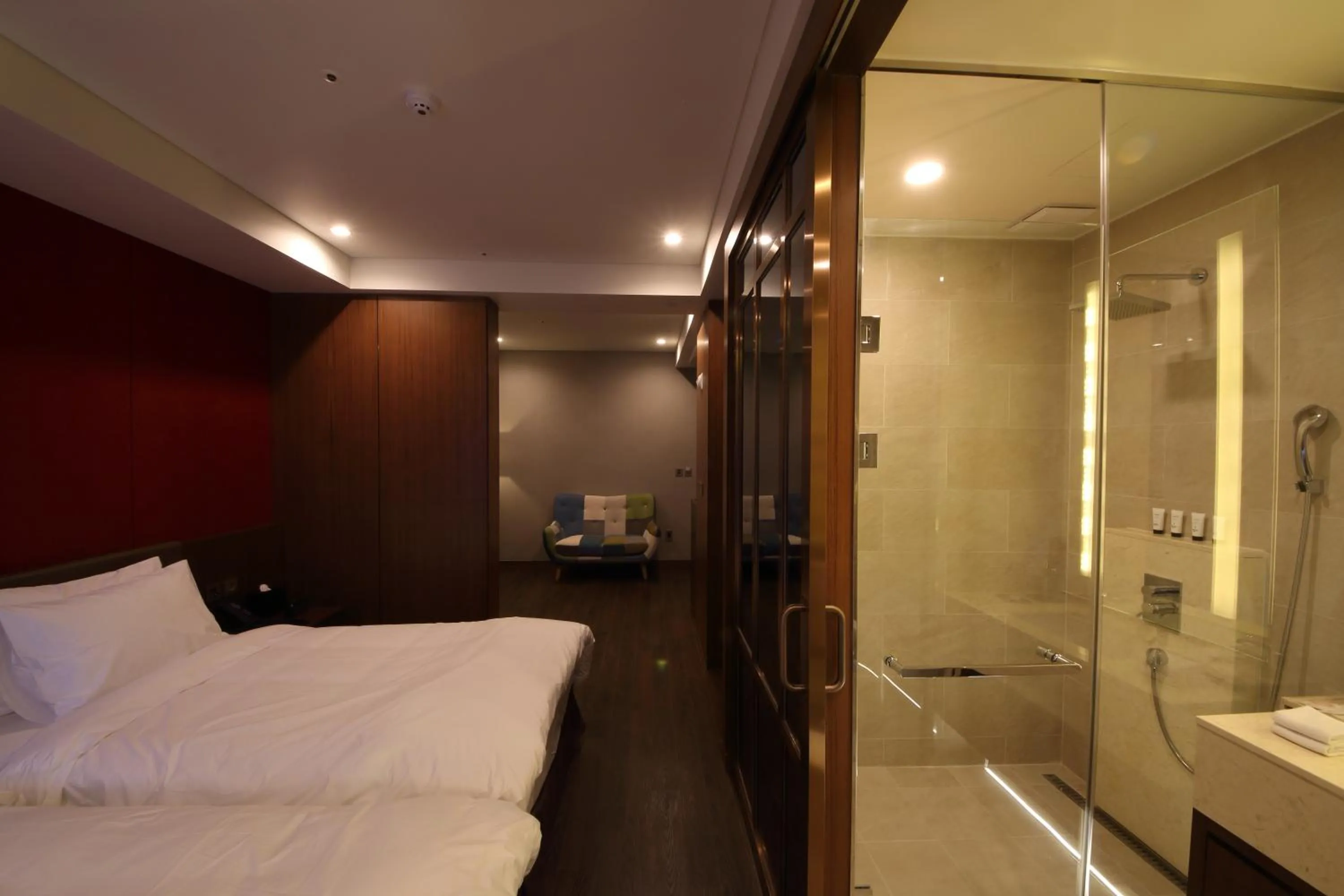 Bedroom, Bed in Benikea The H Hotel