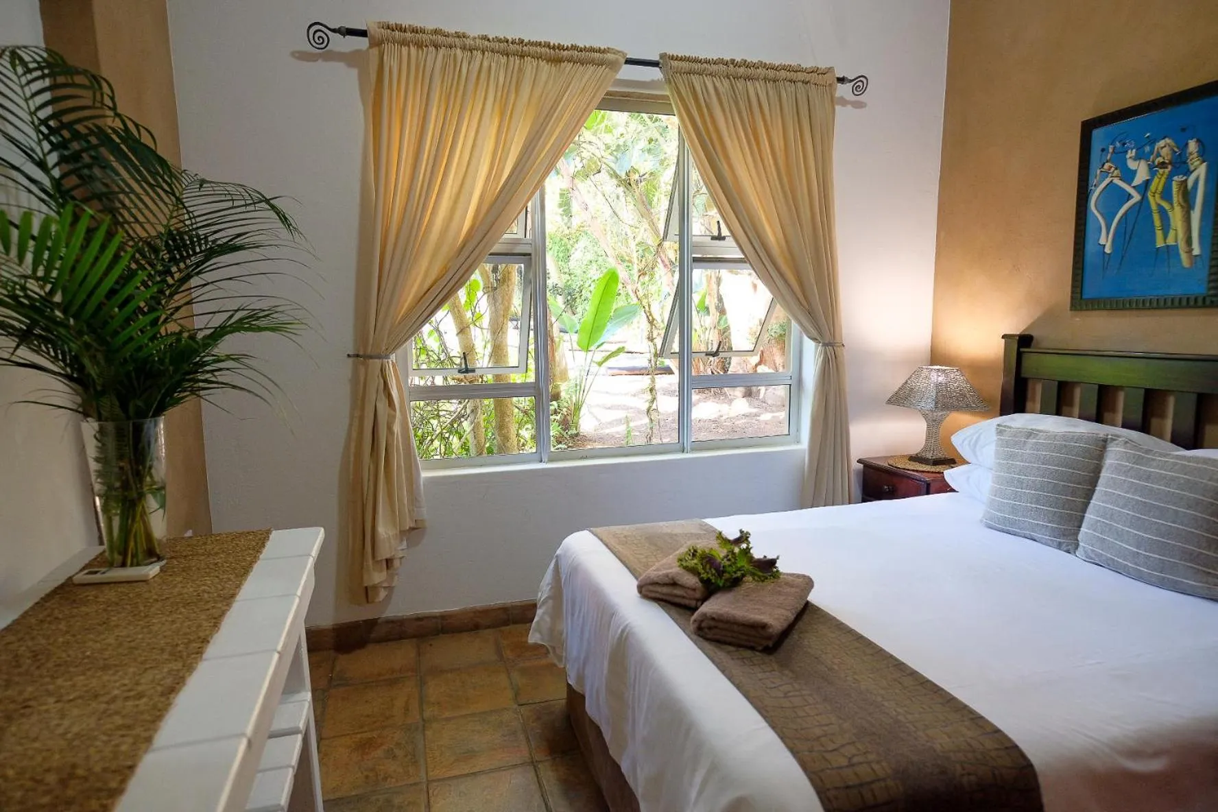 Bed in Ingwenya Lodge