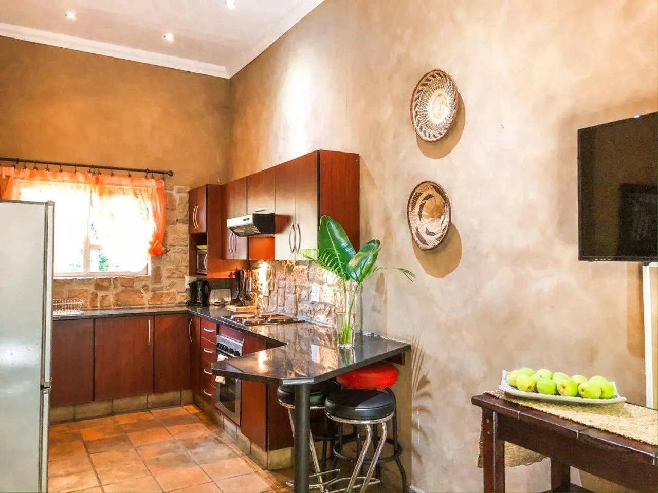 Kitchen or kitchenette in Ingwenya Lodge