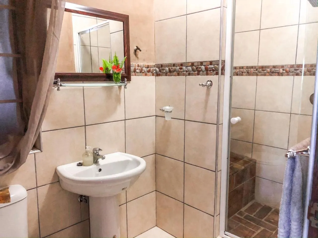 Shower in Ingwenya Lodge